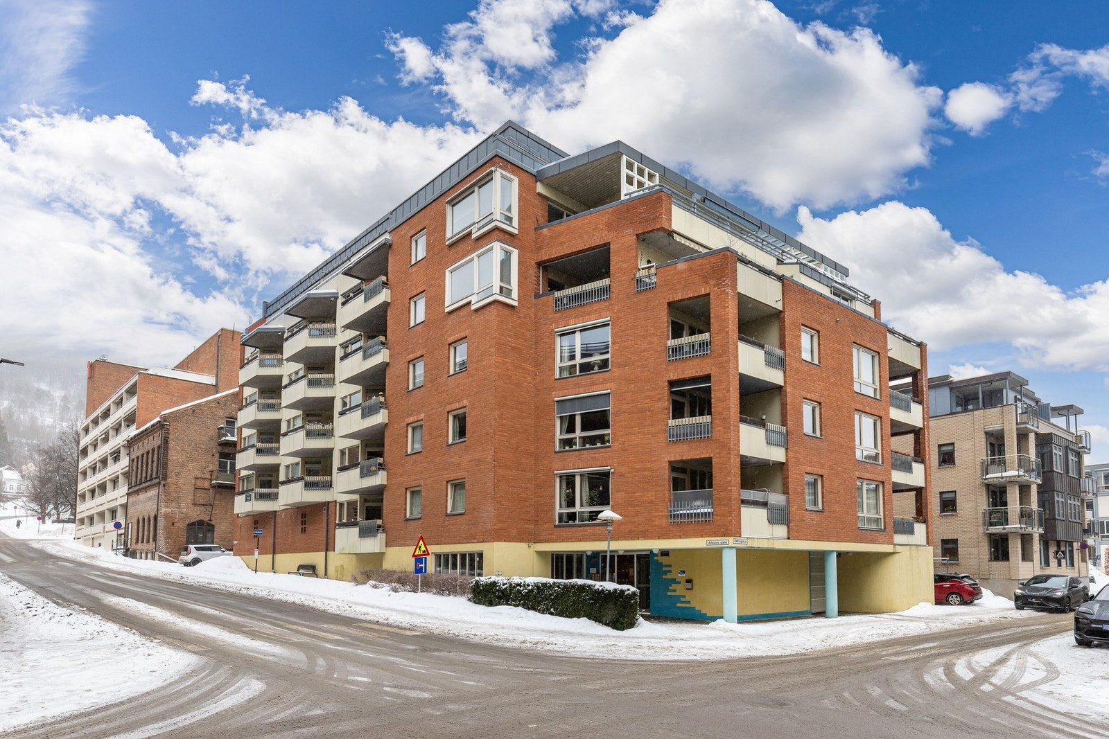 Leiligheten ligger midt i Drammen sentrum med alt man trenger i hverdagen i gangavstand. Galleribilde