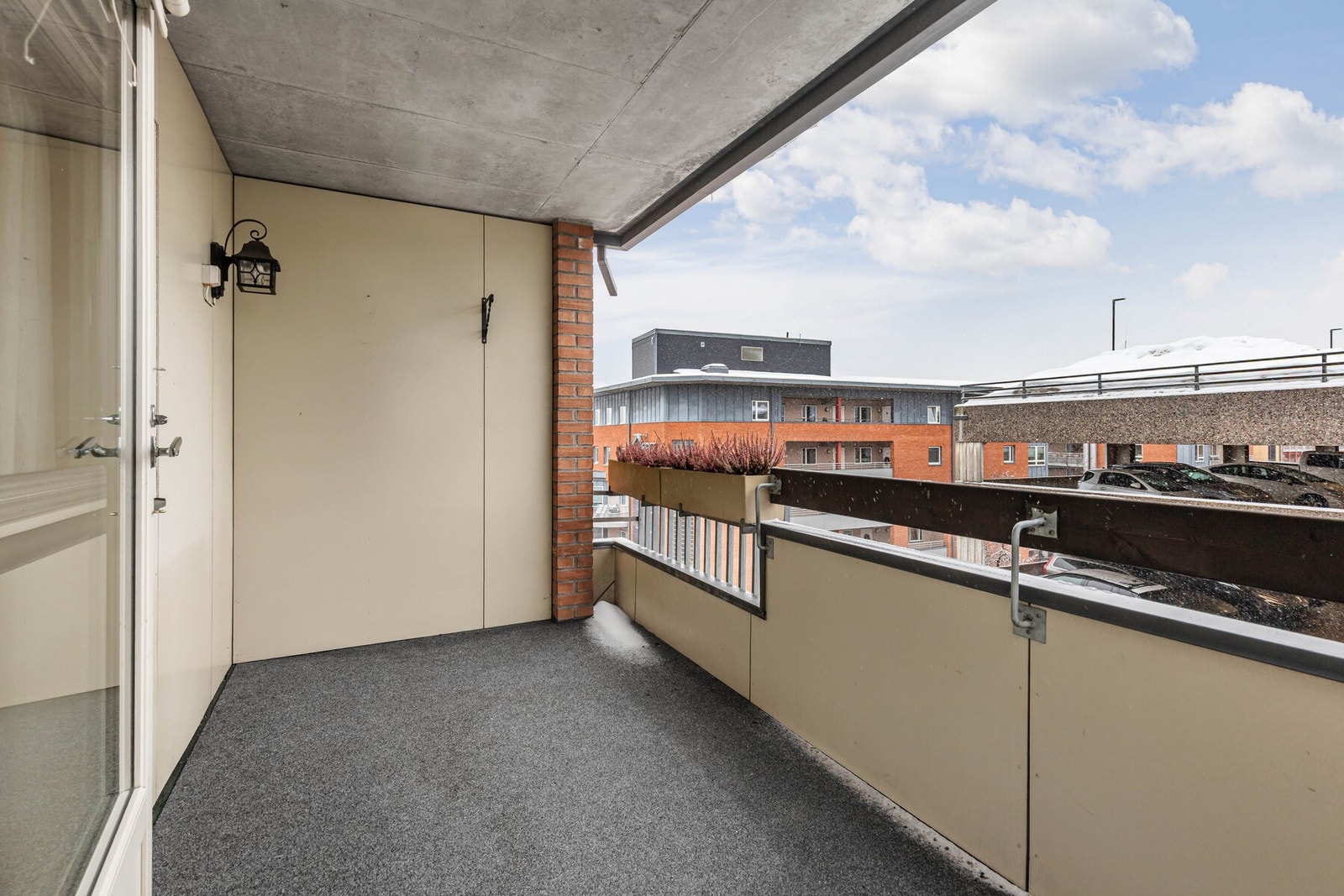 Stuen har utgang til en balkong på 7 kvm. Galleribilde