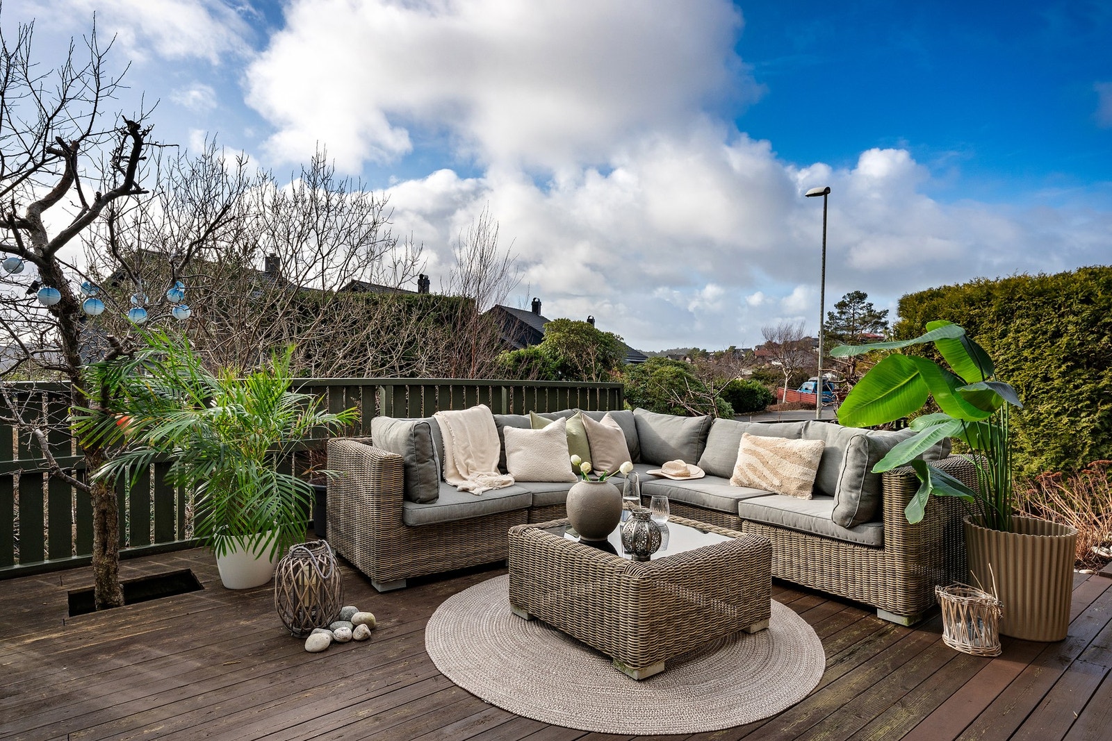 Skjermet og fantastisk sørvest-vendt uteplass med gode solforhold. Galleribilde