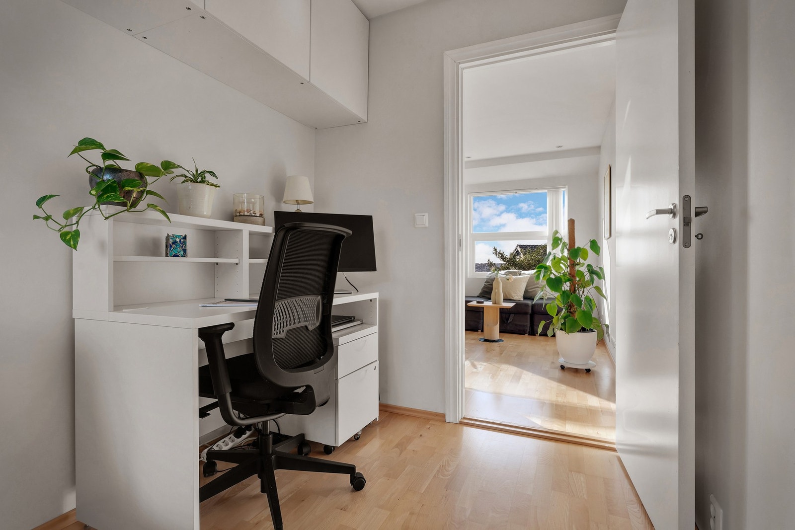 Fra stuen er det tilkomst til et kontor. Galleribilde