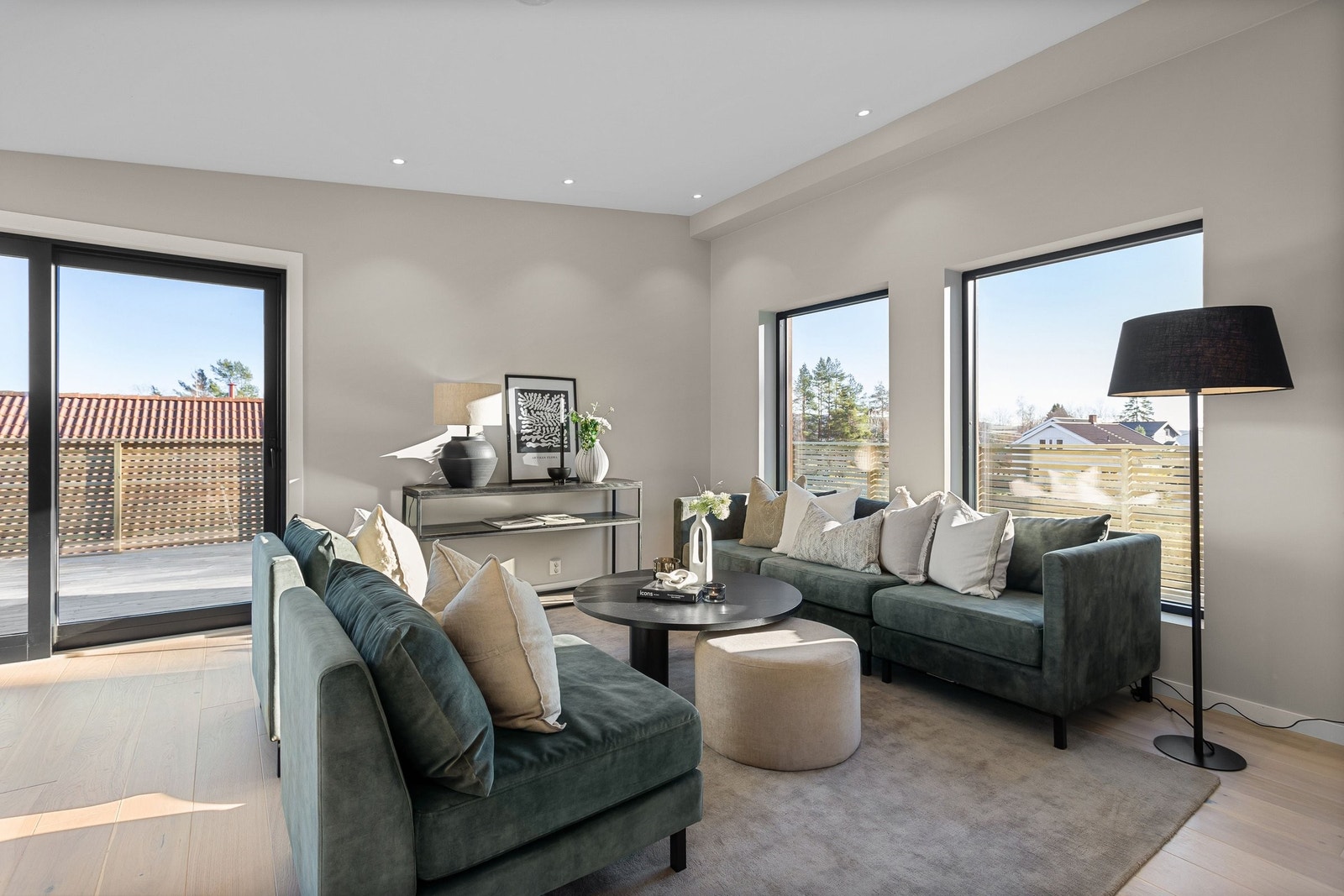 De sorte, moderne detaljene tilfører stilen et tidsriktig og elegant preg Galleribilde