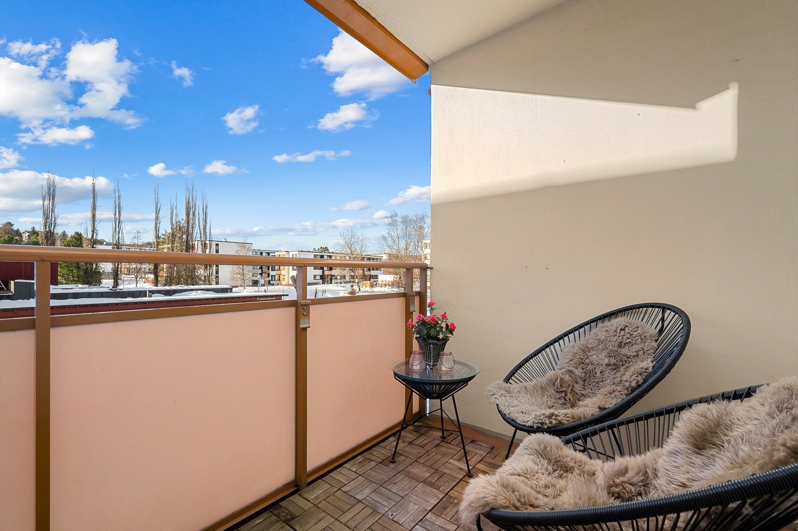 Fra stuen har du direkte adgang til balkong med gode solforhold. Galleribilde