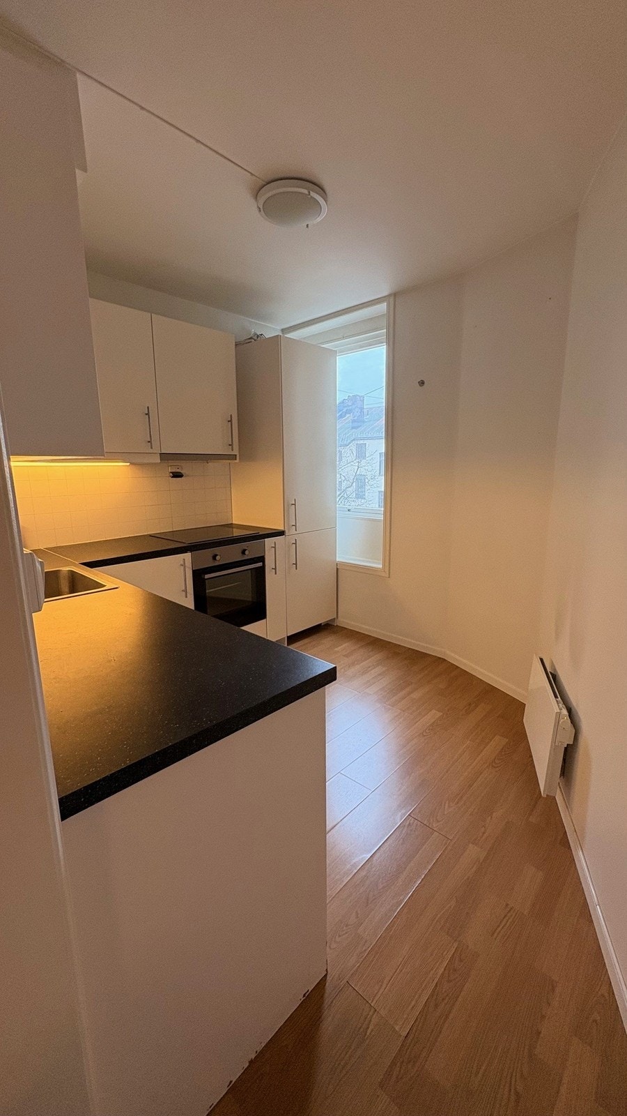 Kjøkkenet er plassert i et eget rom. Galleribilde