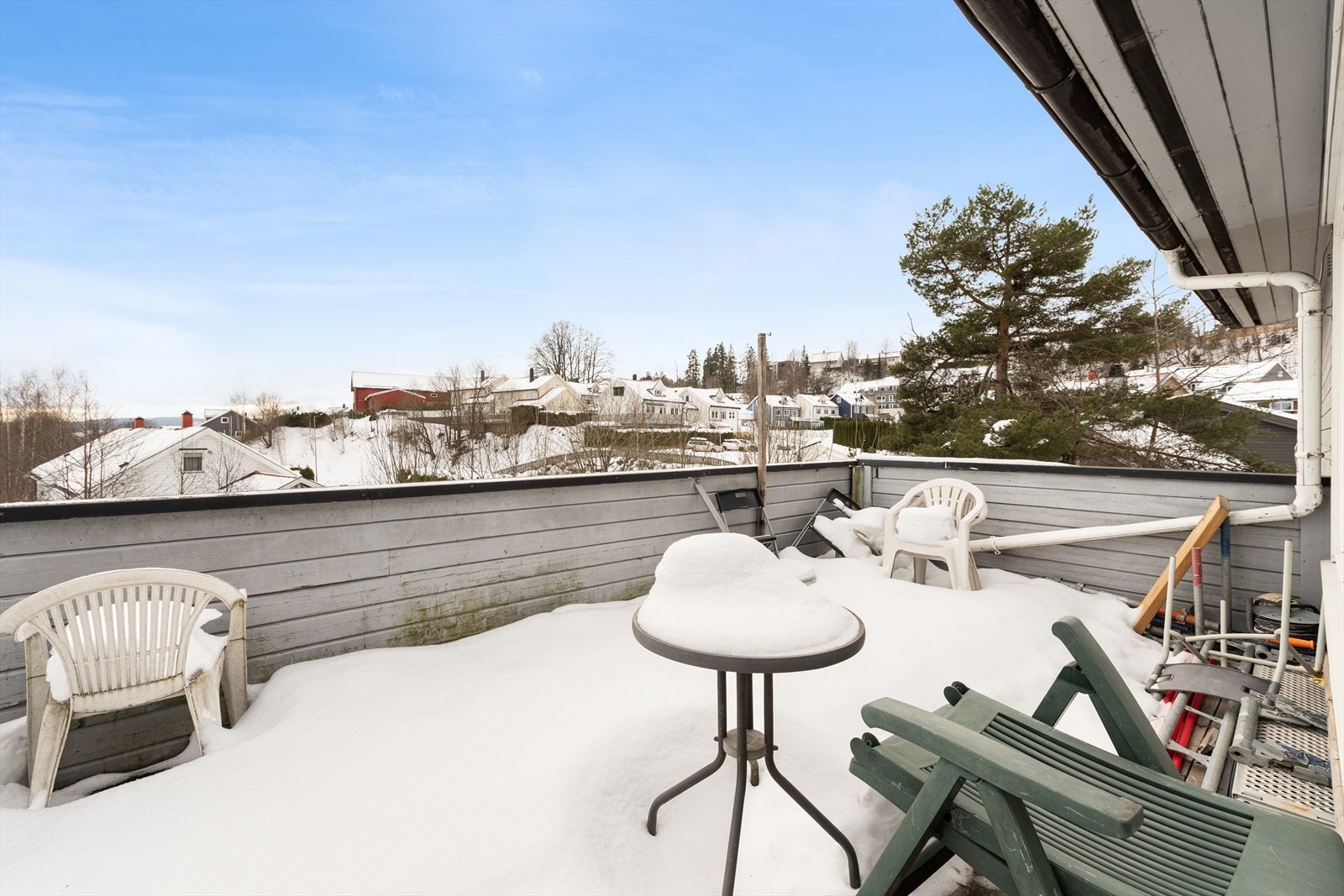 Terrasse med fin utsikt og gode solforhold. Galleribilde