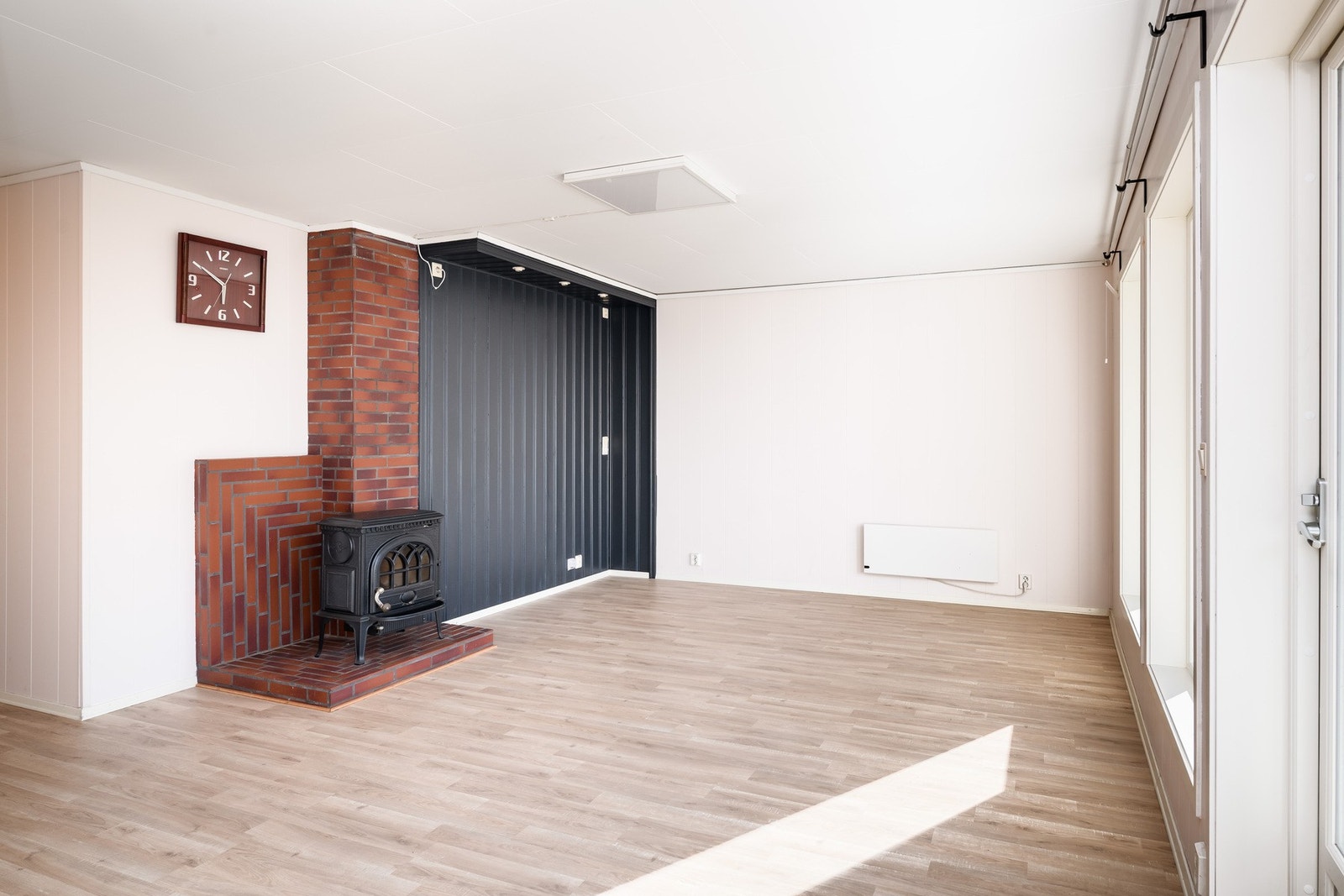 Stue med mye dagslys Galleribilde