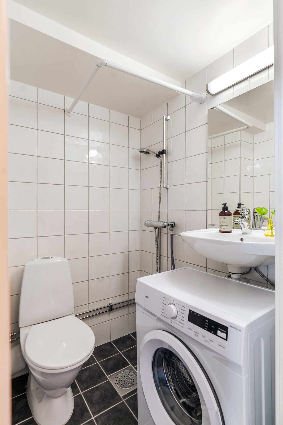 Dette er en av de få leilighetene som har opplegg for vaskemaskin - Vaskemaskin medfølger Galleribilde