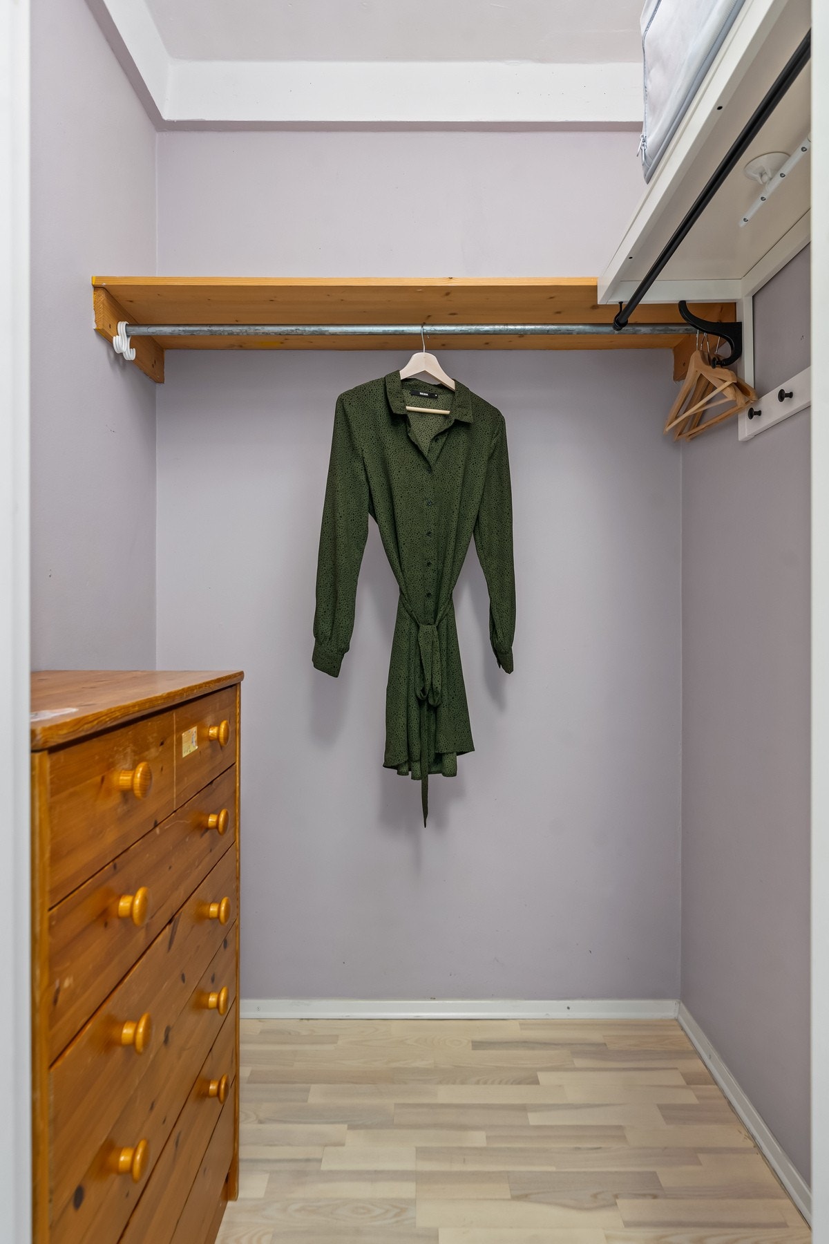 I tilknytning til entreen finner du en praktisk bod med god lagringsplass Galleribilde