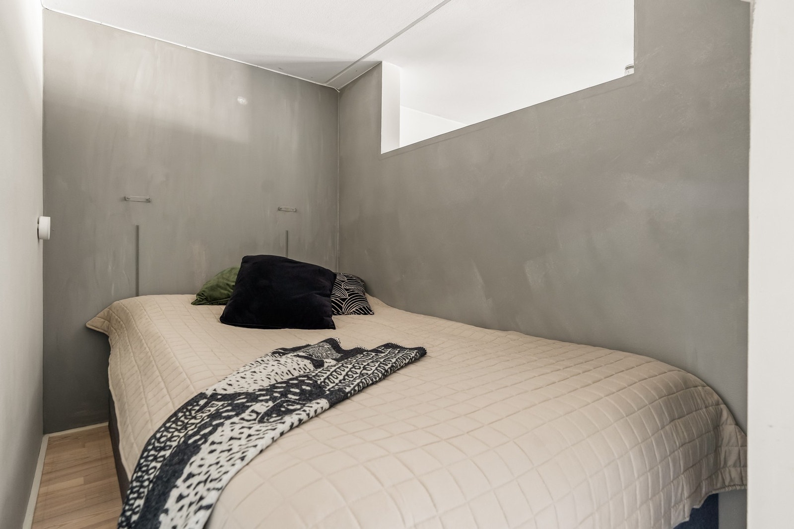 Alkoven har plass for dobbeltseng Galleribilde