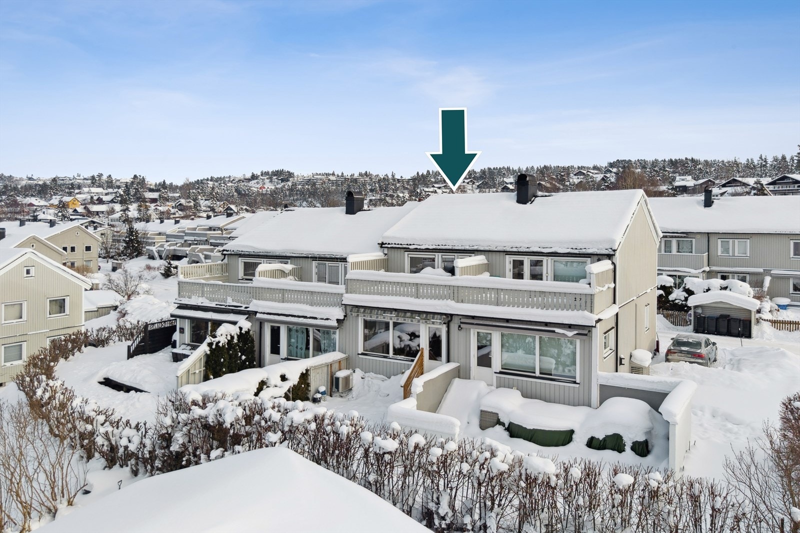 Boligen ligger solrikt og fint til i et barnevennlig og attraktivt område. Galleribilde