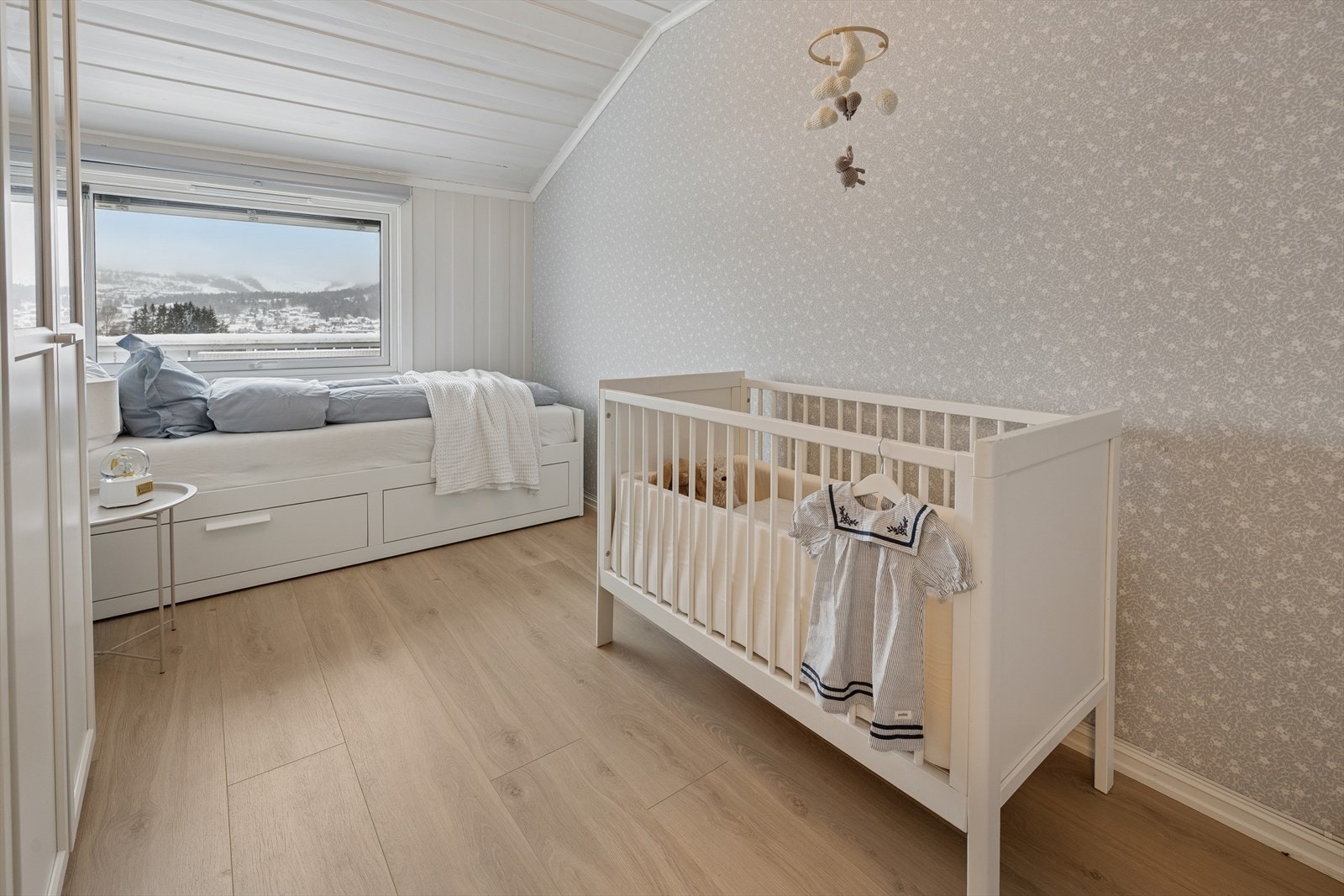 Soverom 1 som er lyst og tiltalende. Galleribilde