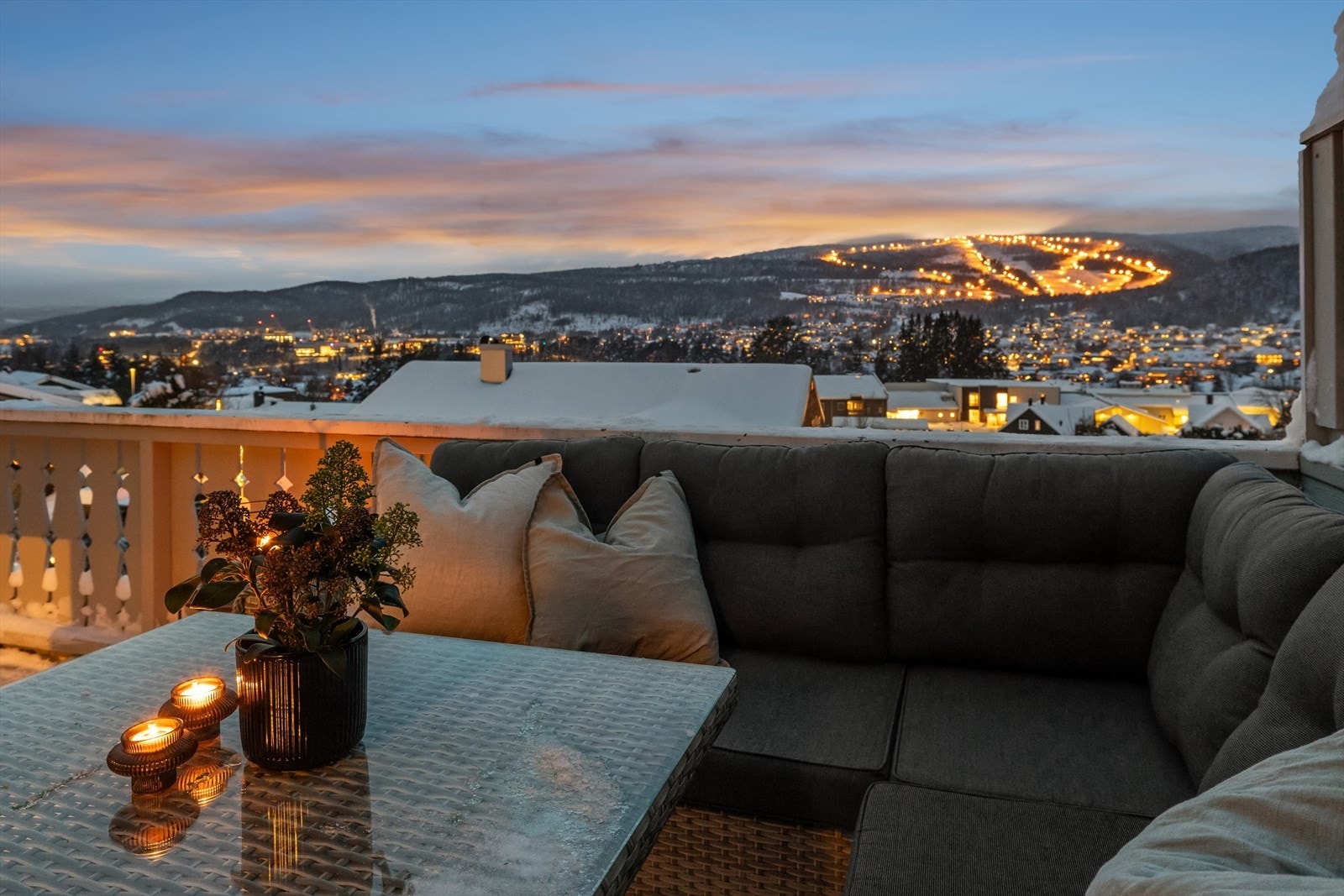 Kveldsstemning på balkongen. Galleribilde