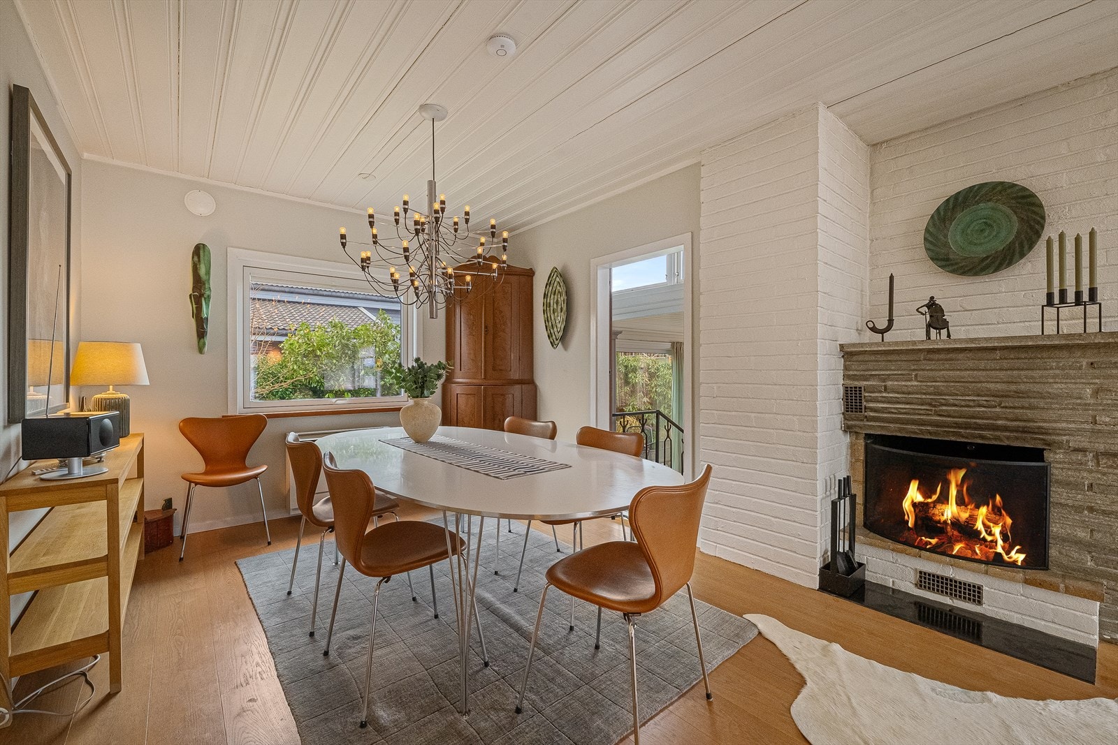 God plass til spisebord i stuen Galleribilde