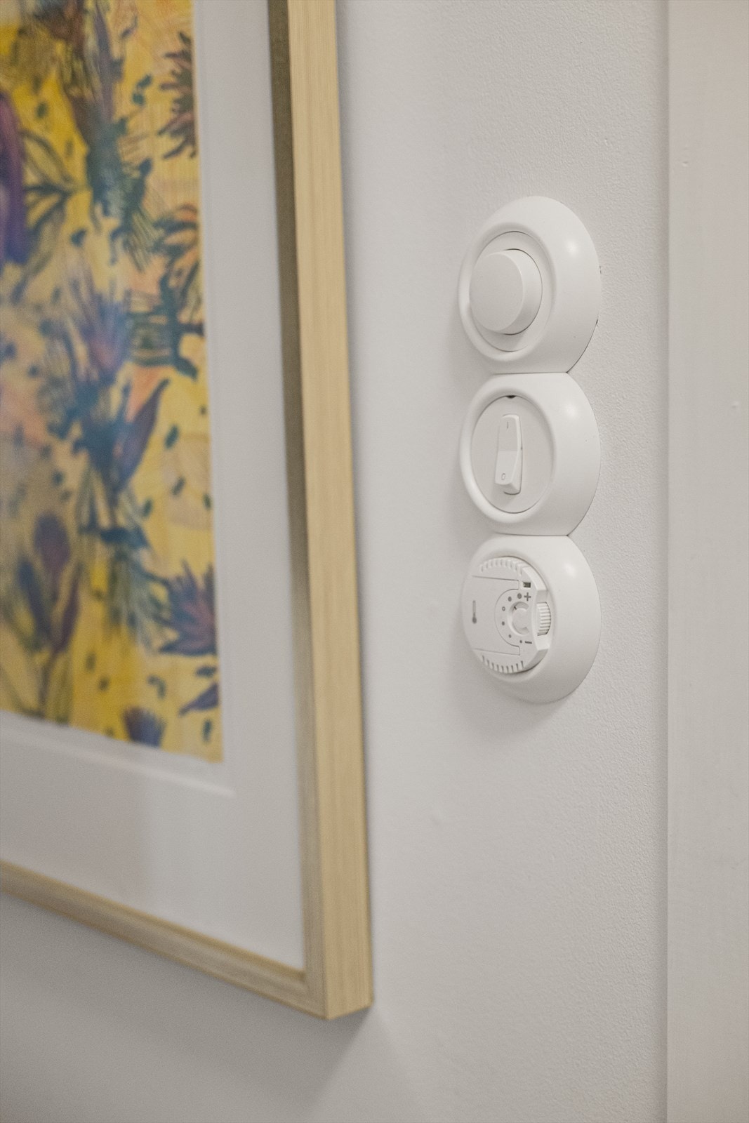 Tidsriktige lysbrytere. El.anlegget er oppgradert. Galleribilde