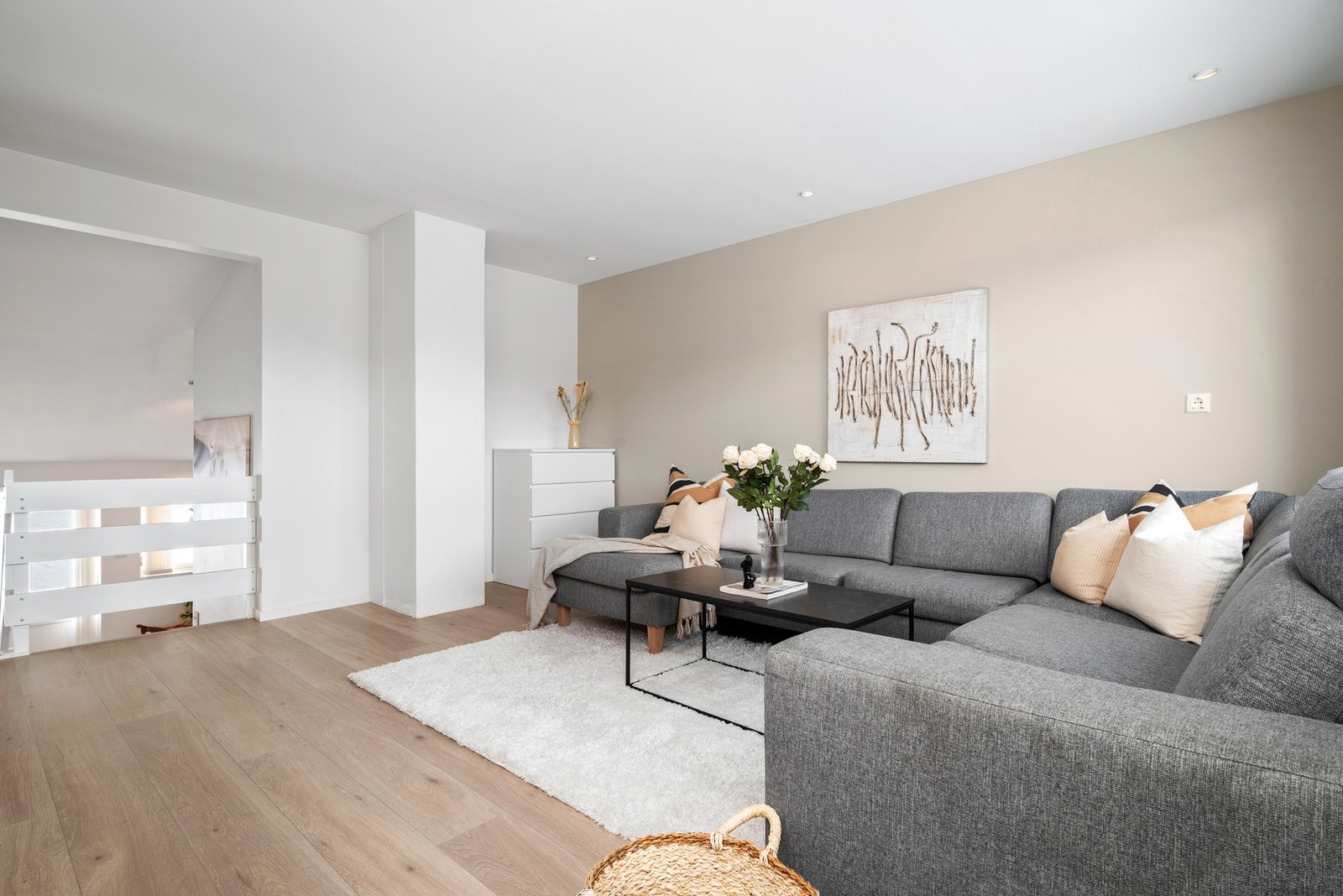 Øverste etasje byr på gode oppholdsrom med egen tv-stue. Galleribilde