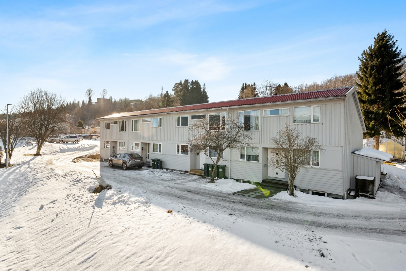 Her presenteres et meget lekkert og oppgradert rekkehus med effektiv og god planløsning. Galleribilde