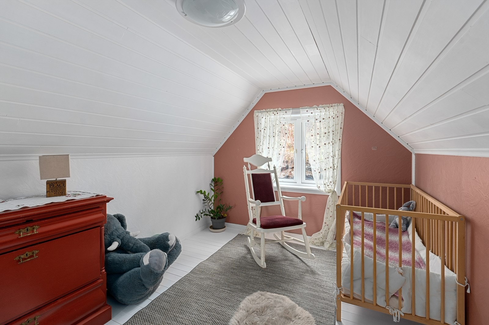 Soverommene er på hhv. 3,1, 3,8 og 4,9 kvm. Galleribilde