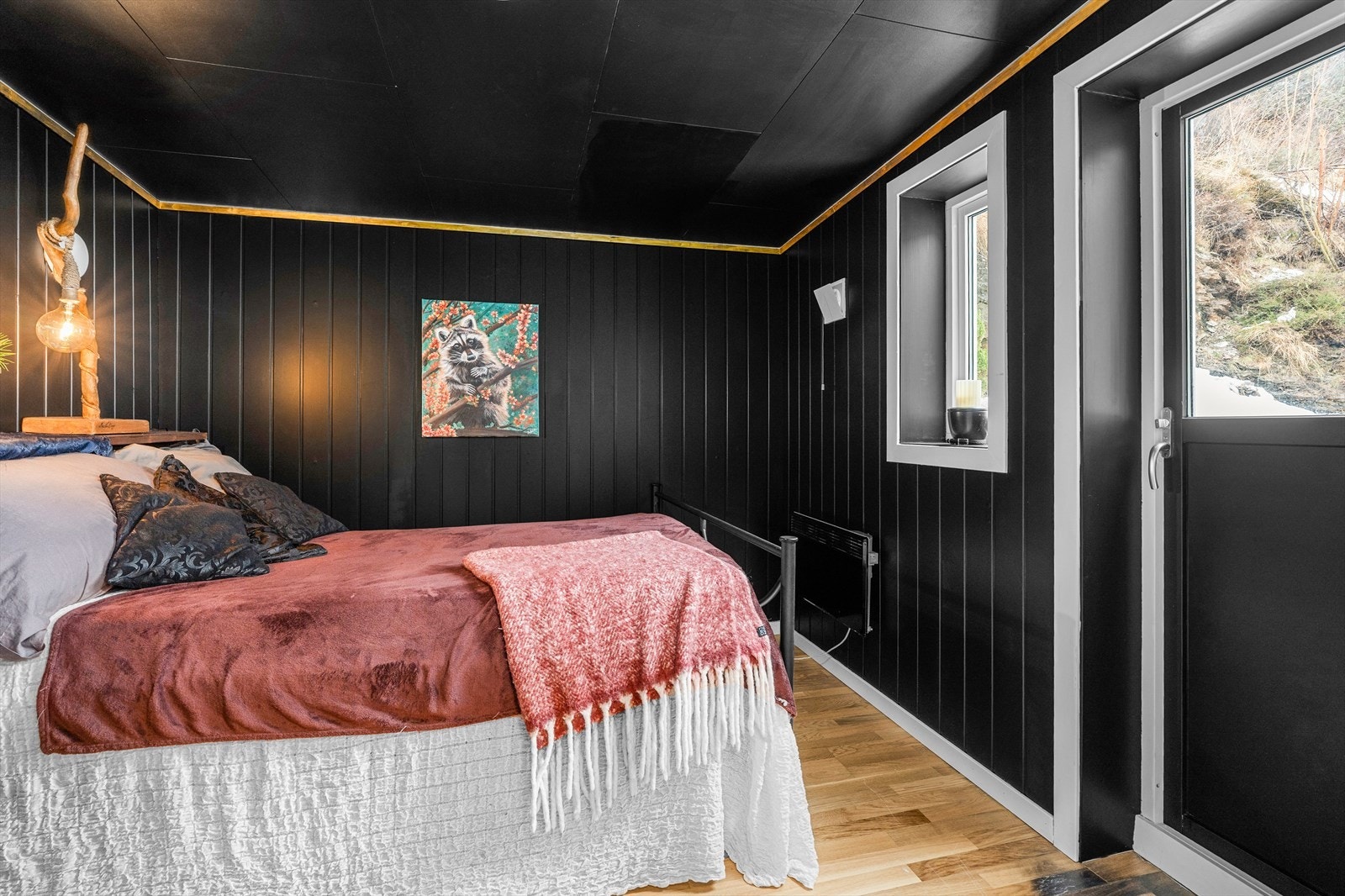 Hovedsoverommet ligger i 1. etasje og er på gode 8,4 kvm. Galleribilde