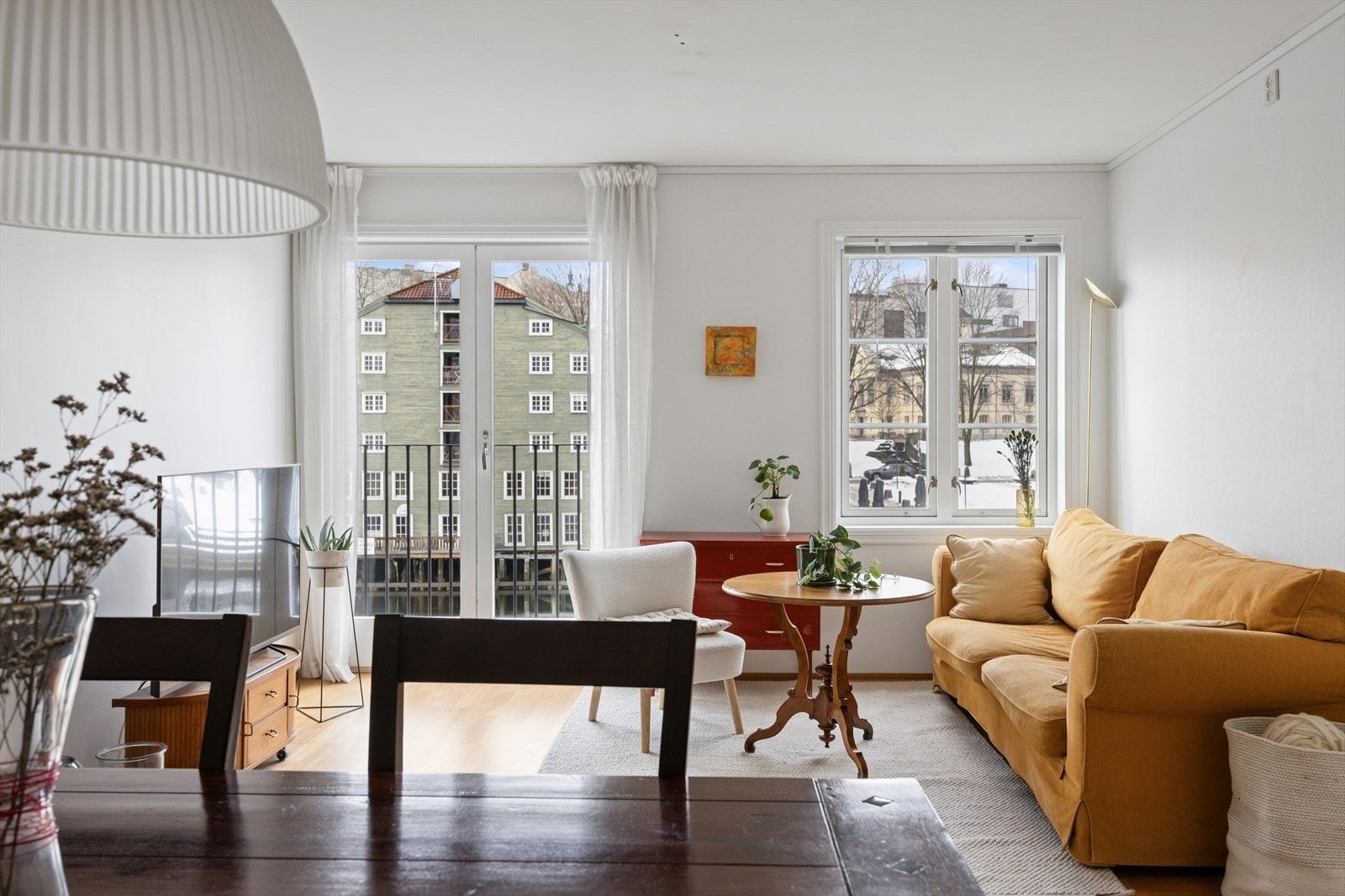 DNB Eiendom v/ Dorte Fagerstad har gleden av å ønske velkommen til Nygata 4! En sjarmerende 4-roms selveierleilighet beliggende på idylliske Bakklandet. Galleribilde