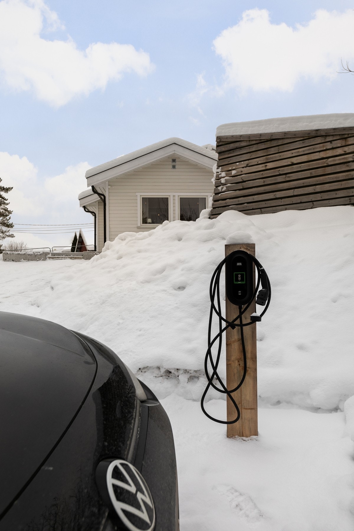 Elbil lader ble montert i 2024. Galleribilde