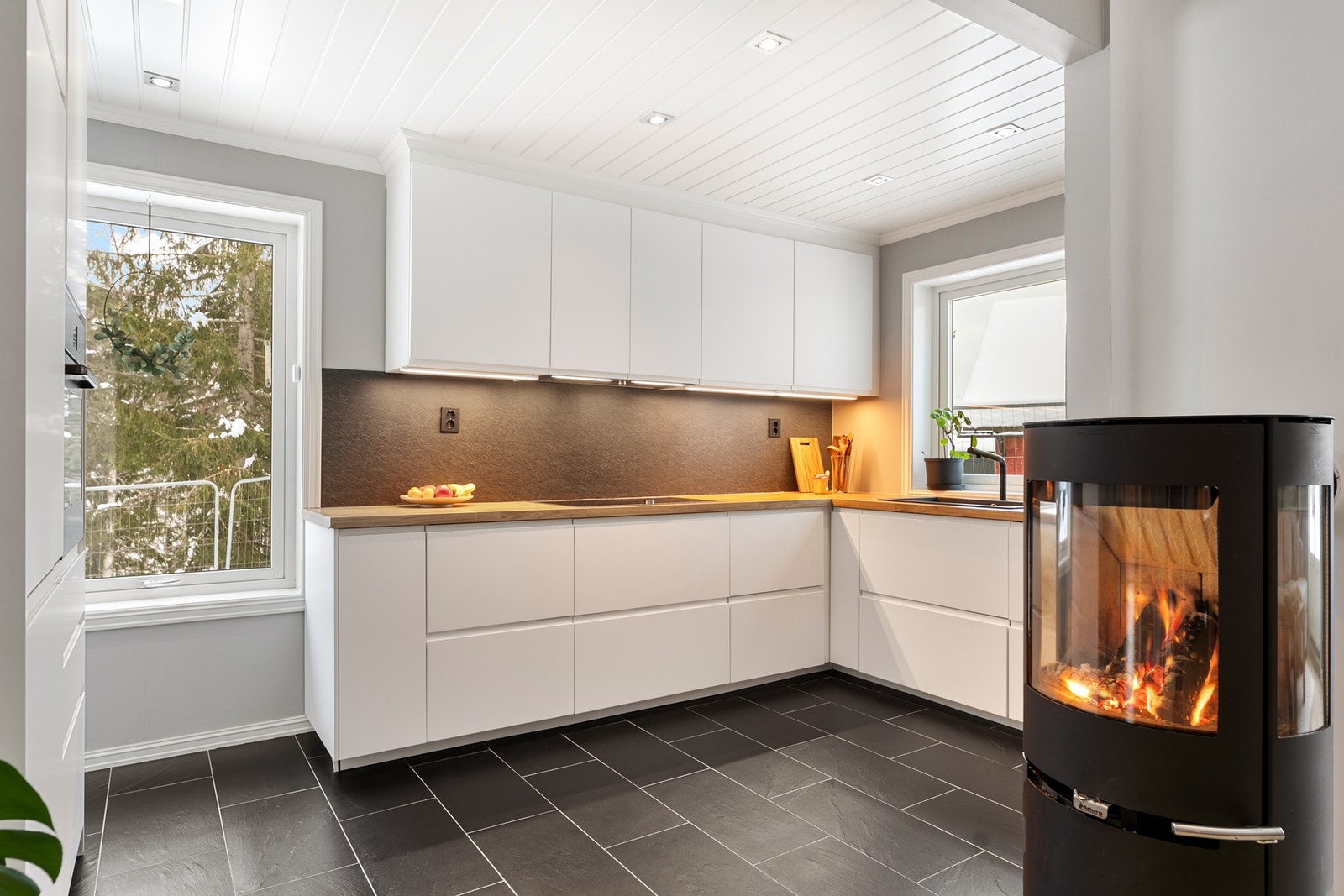 Stilrent IKEA kjøkken fra 2023. Galleribilde