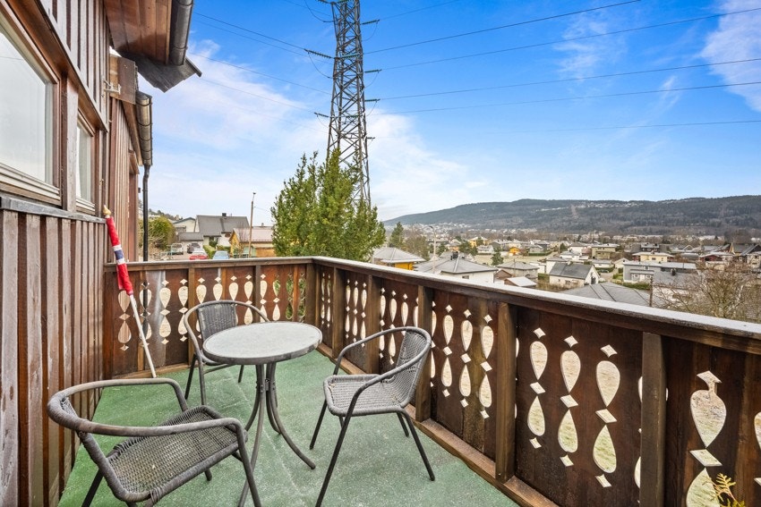 På balkongen kan du nyte vakre solnedganger og roen i omgivelsene Galleribilde