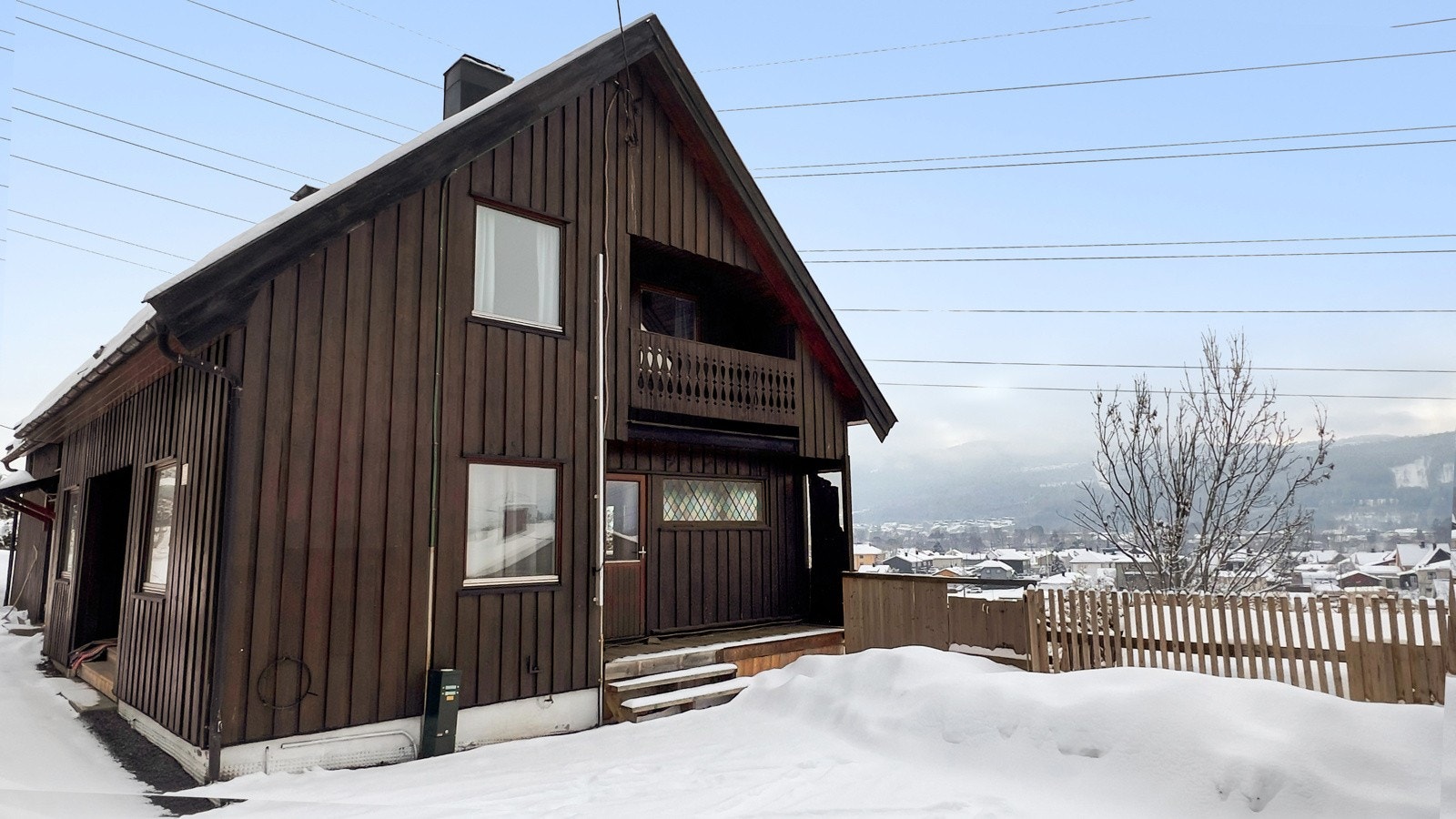 Boligen har en stor gårdsplass Galleribilde