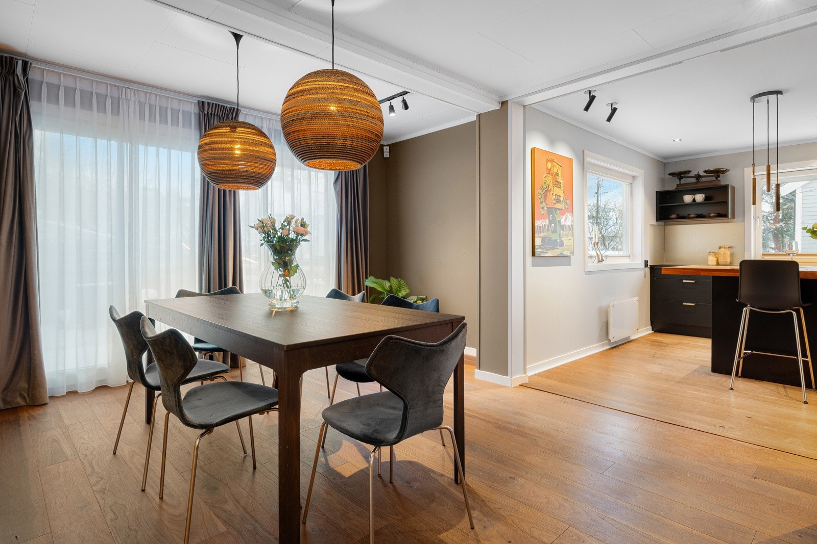 Et naturlig samlingspunkt for hyggelige måltider. Galleribilde