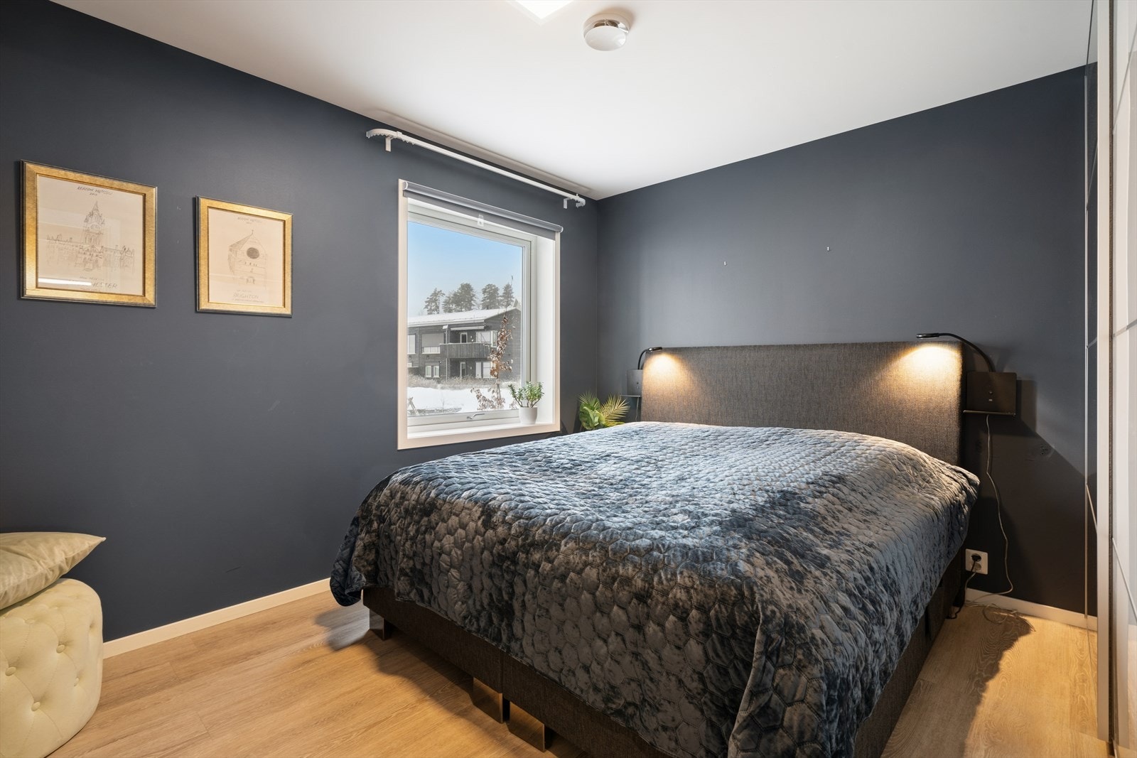 Rommene er lyse, lett møblerbare og fleksible i bruk - godt egnet som barnerom, gjesterom eller hjemmekontor. Galleribilde