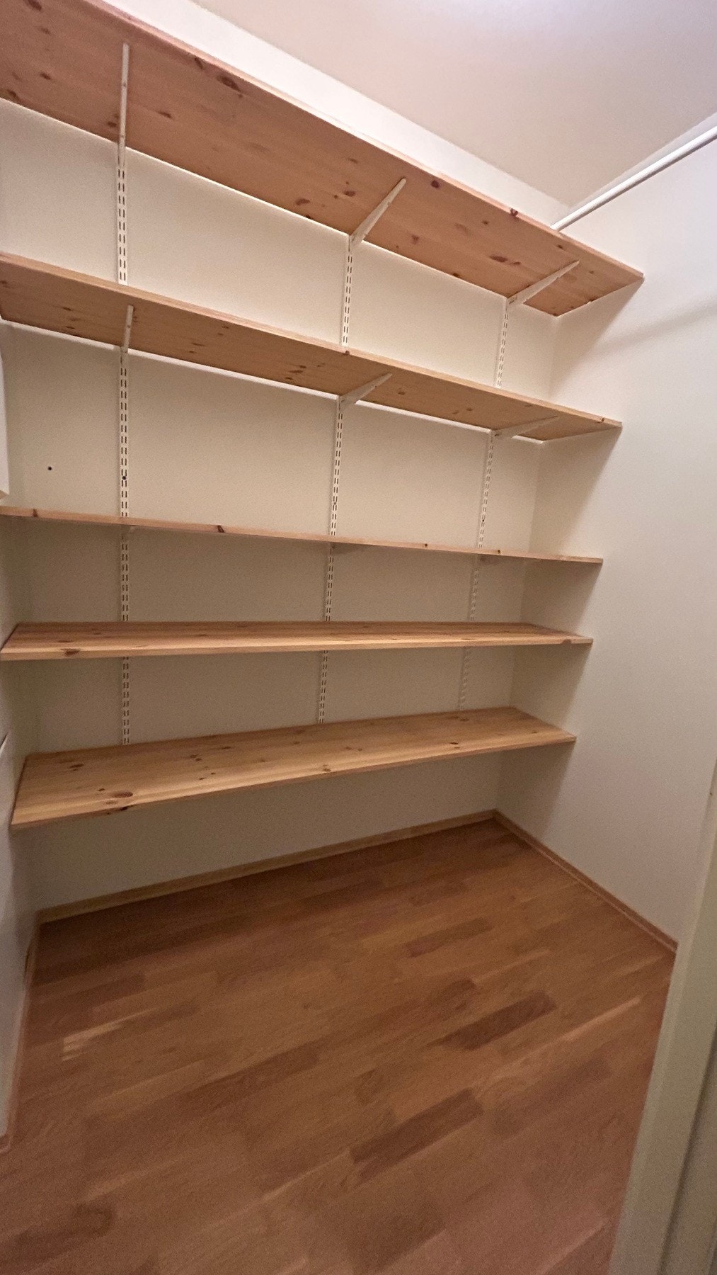 Selgers bilde av bod. Galleribilde