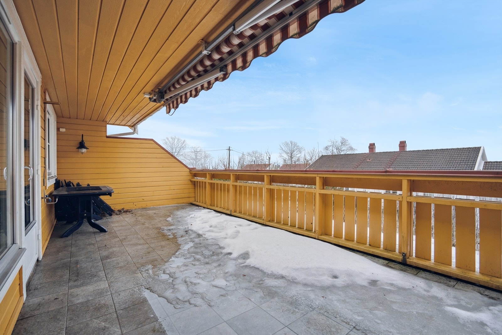 Her er det god plass til ønsket utvendig møblement. Galleribilde