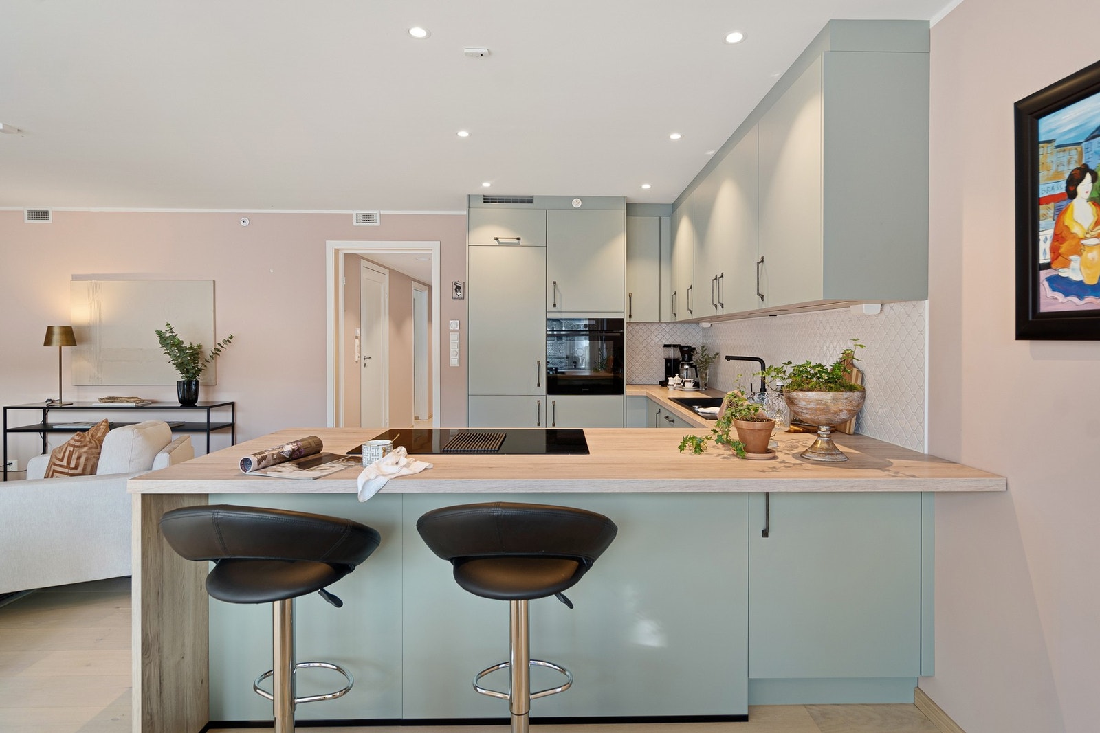 Stekeovn i praktisk arbeidshøyde Galleribilde