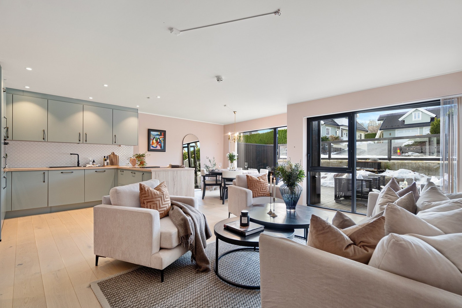 Velkommen til Lindeveien 3B og denne flotte leiligheten med god standard! Galleribilde