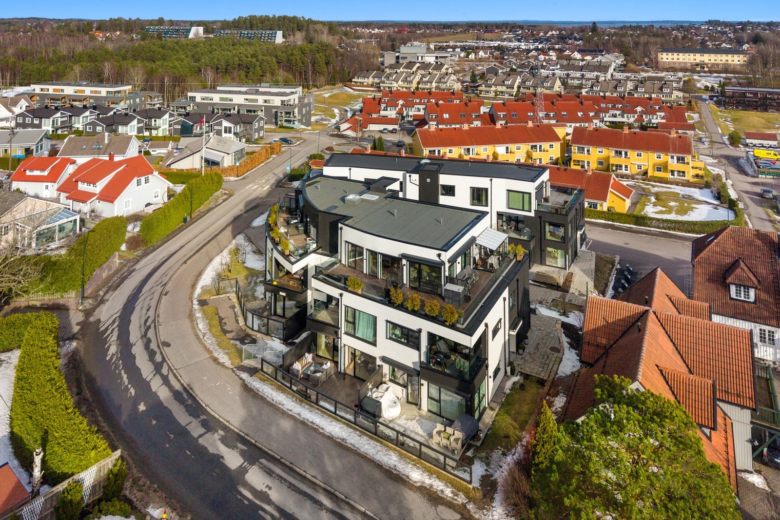 Kort vei til Olsrødsenteret og matbutikk Galleribilde