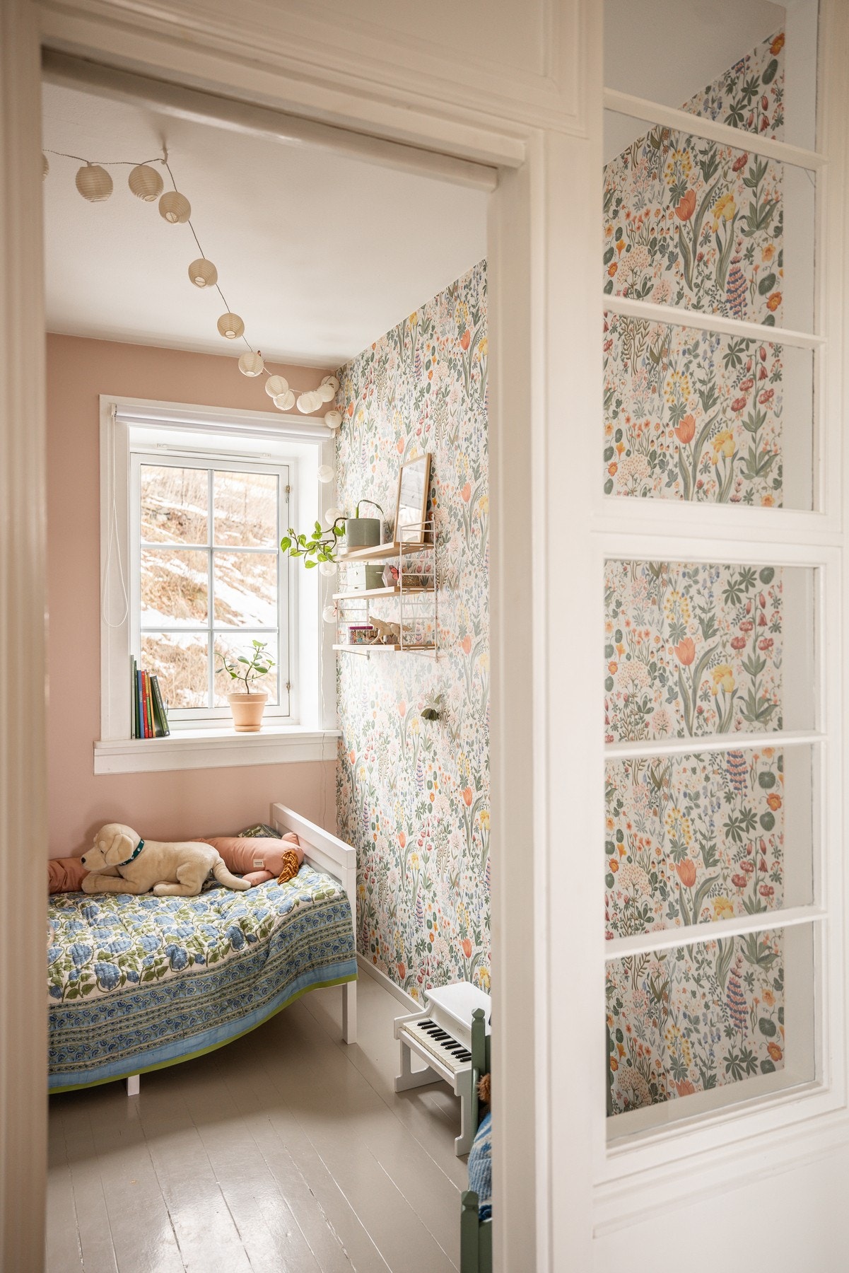 De to barnerommene har inngang fra entreen og vender inn mot rolig gårdsrom Galleribilde