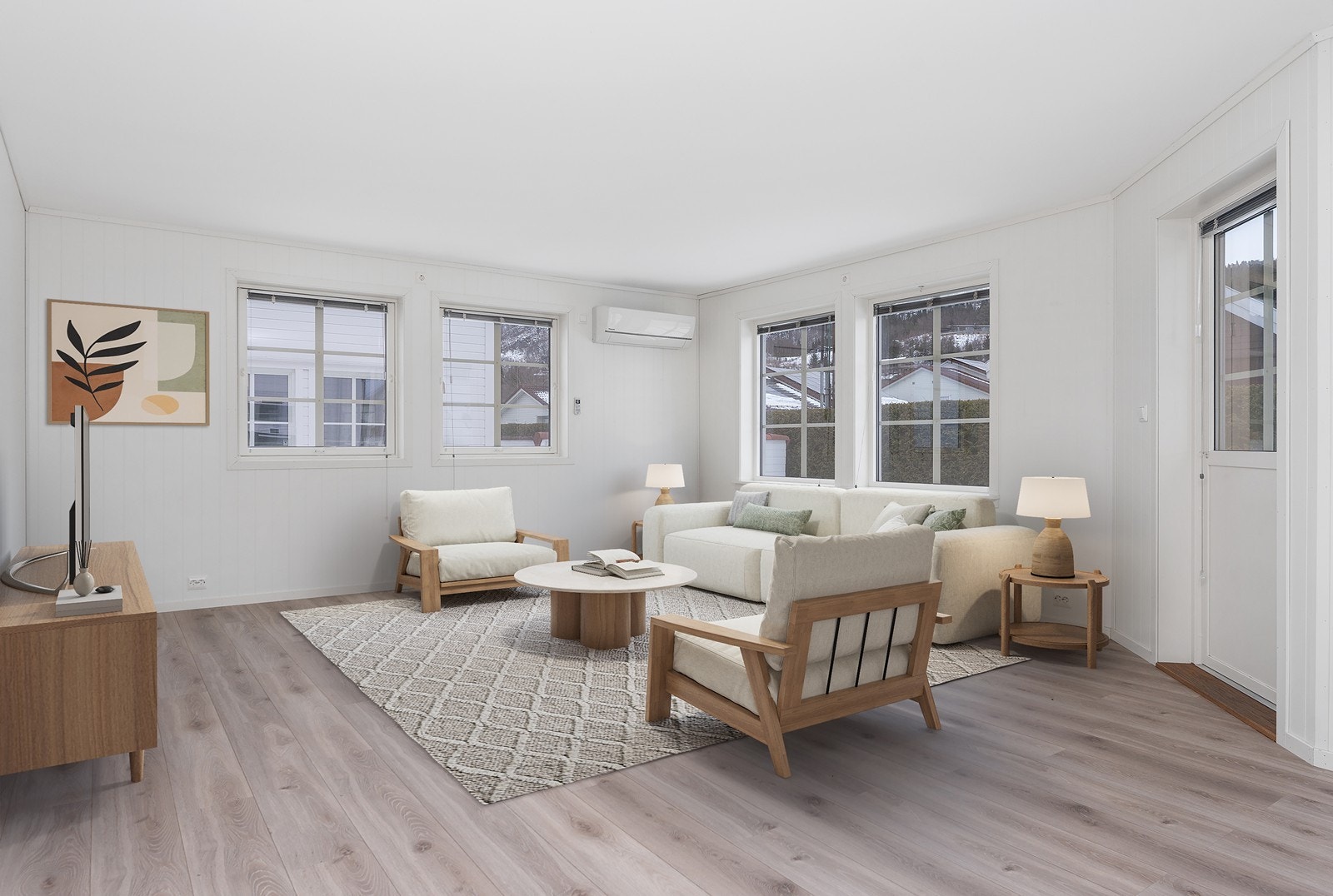 Lys og fin stue med varmepumpe Galleribilde