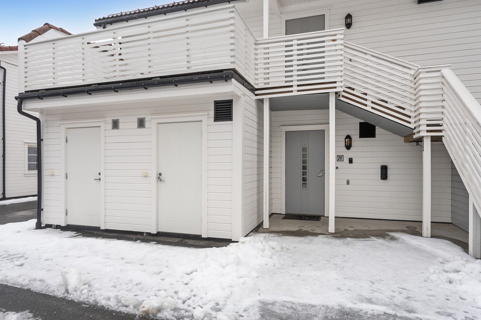 Praktisk bod like ved inngangspartiet Galleribilde