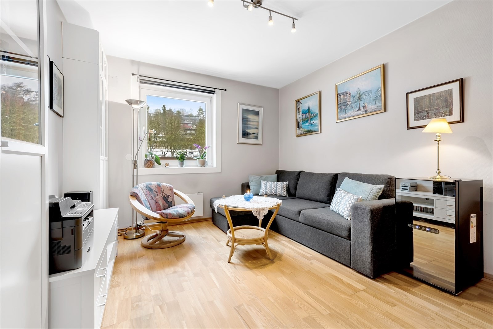 Det tredje soverommet gir ekstra fleksibilitet, her vist som en hyggelig TV-stue. Galleribilde