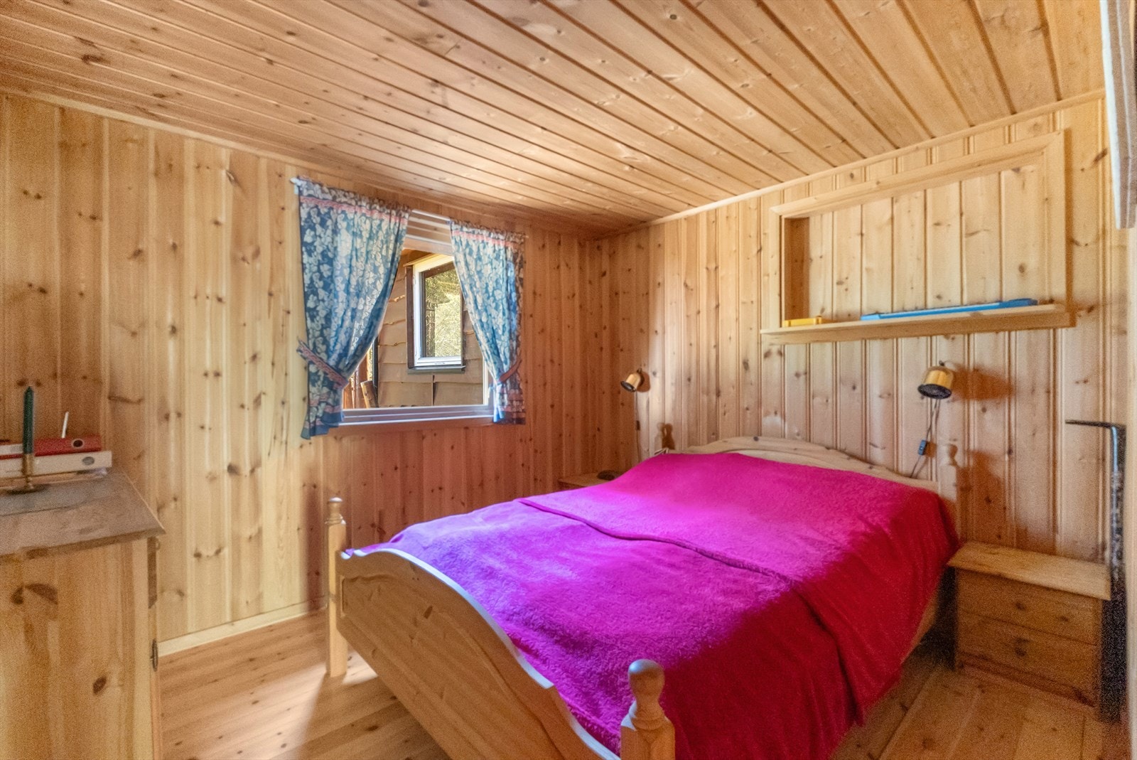 Ett av totalt 3 soverom. Galleribilde