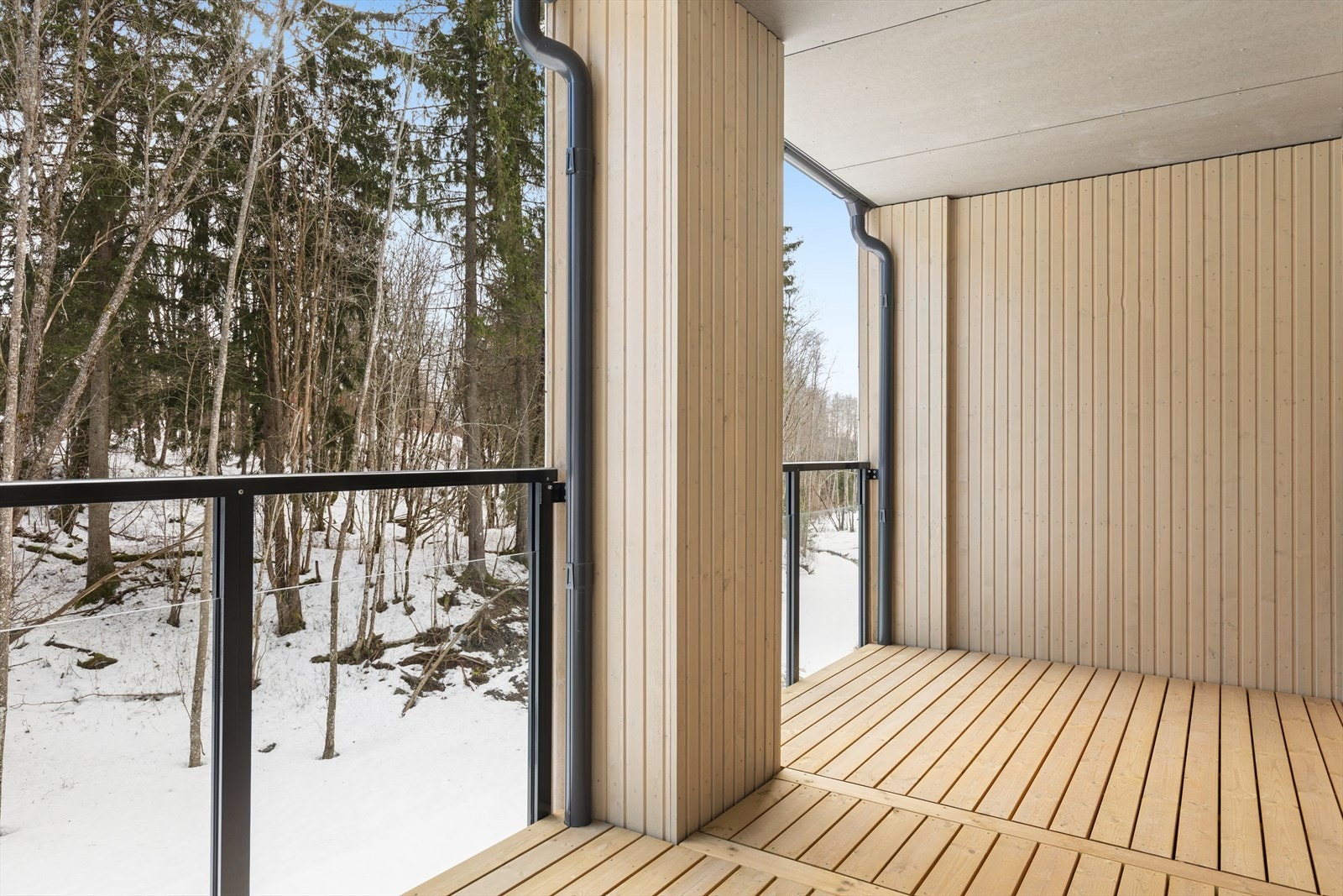 Utgang til en balkong på ca 11 kvm. Galleribilde