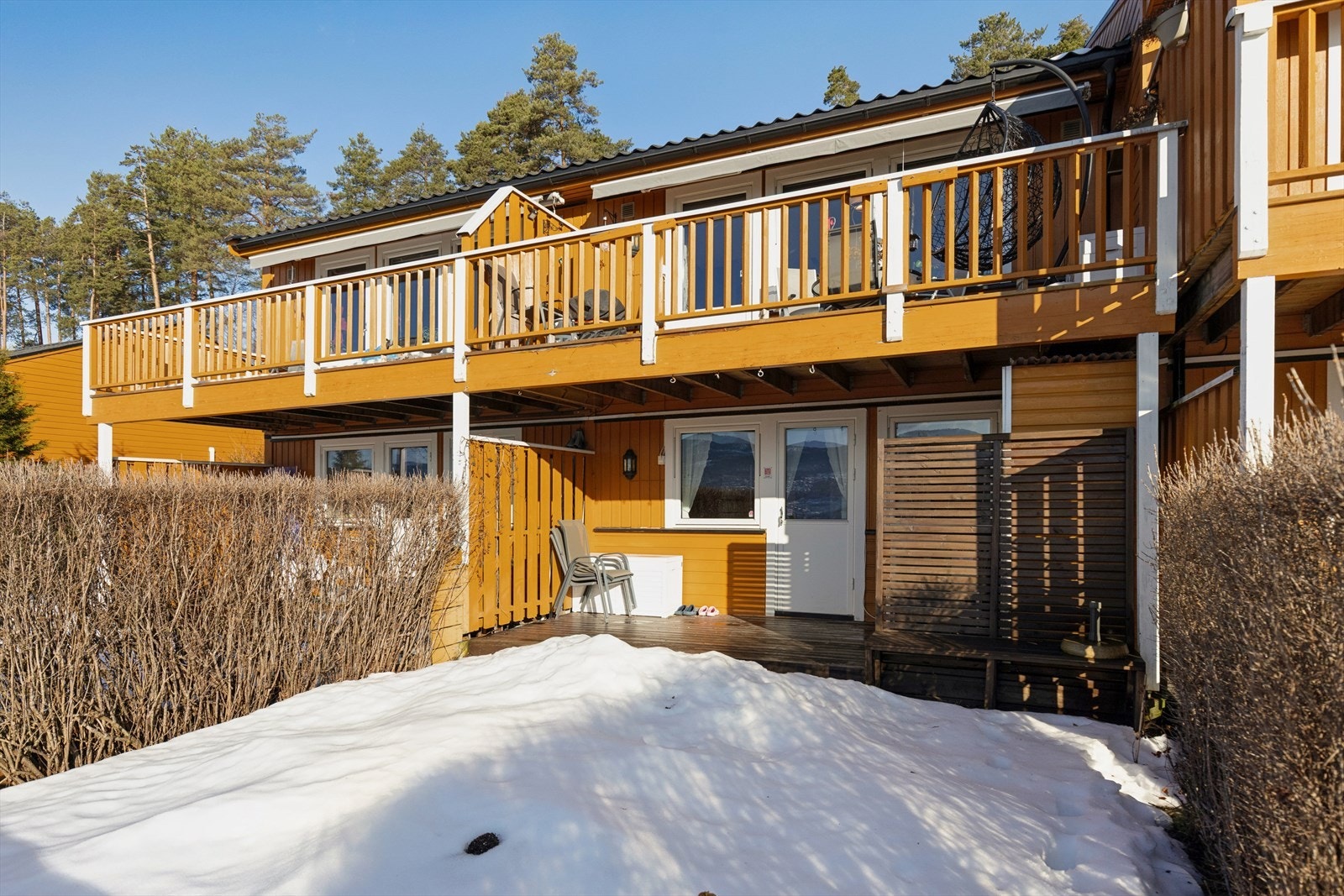 Velkommen til Neptunveien 40! Rekkehus med uteplasser på begge nivåer. Galleribilde