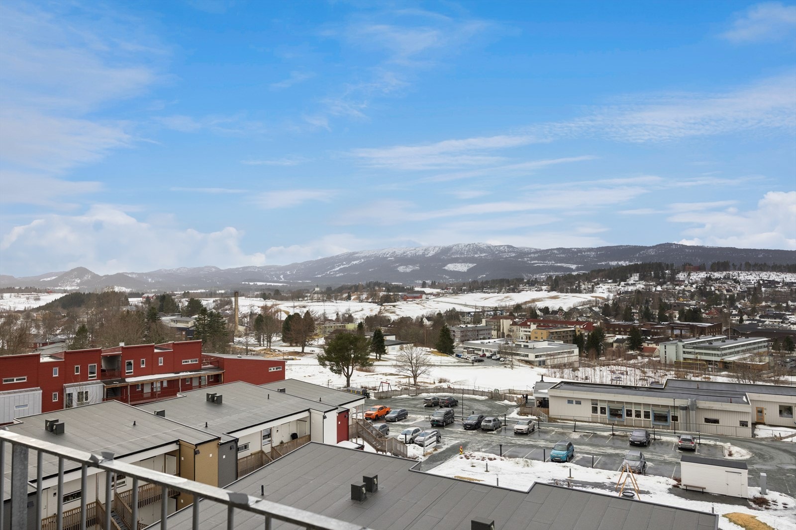 Balkongen er på 17m² og byr på god plass til utemøblement. Galleribilde