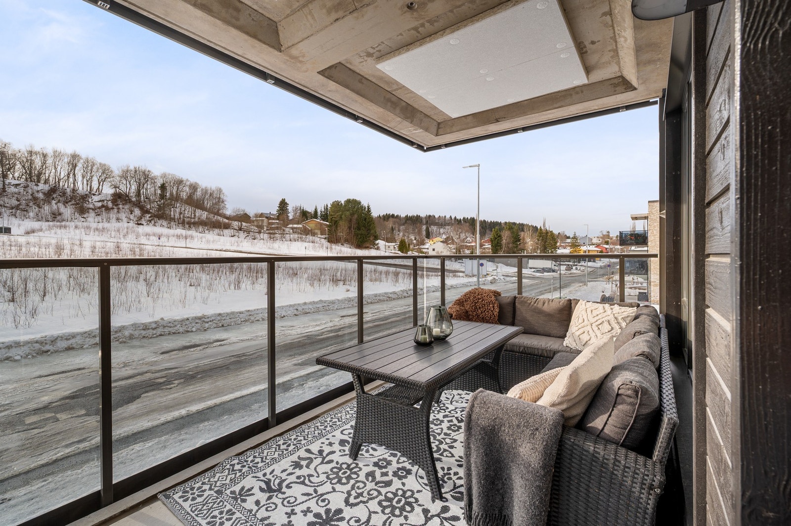 Balkongen er på 10 kvm og er vendt mot friområde. Galleribilde