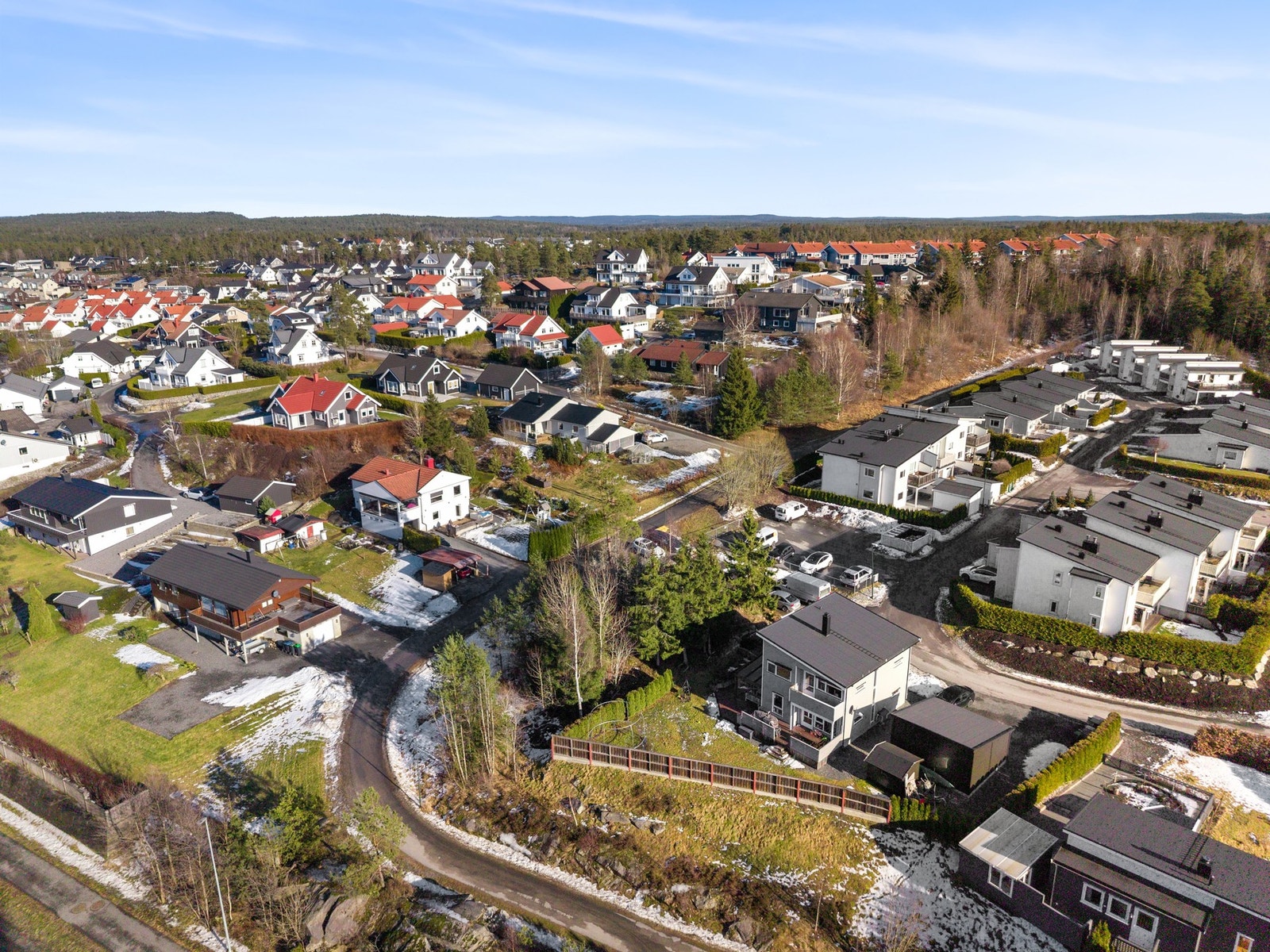 Den har en fin plassering og er lett tilgjengelig fra hovedveien Galleribilde