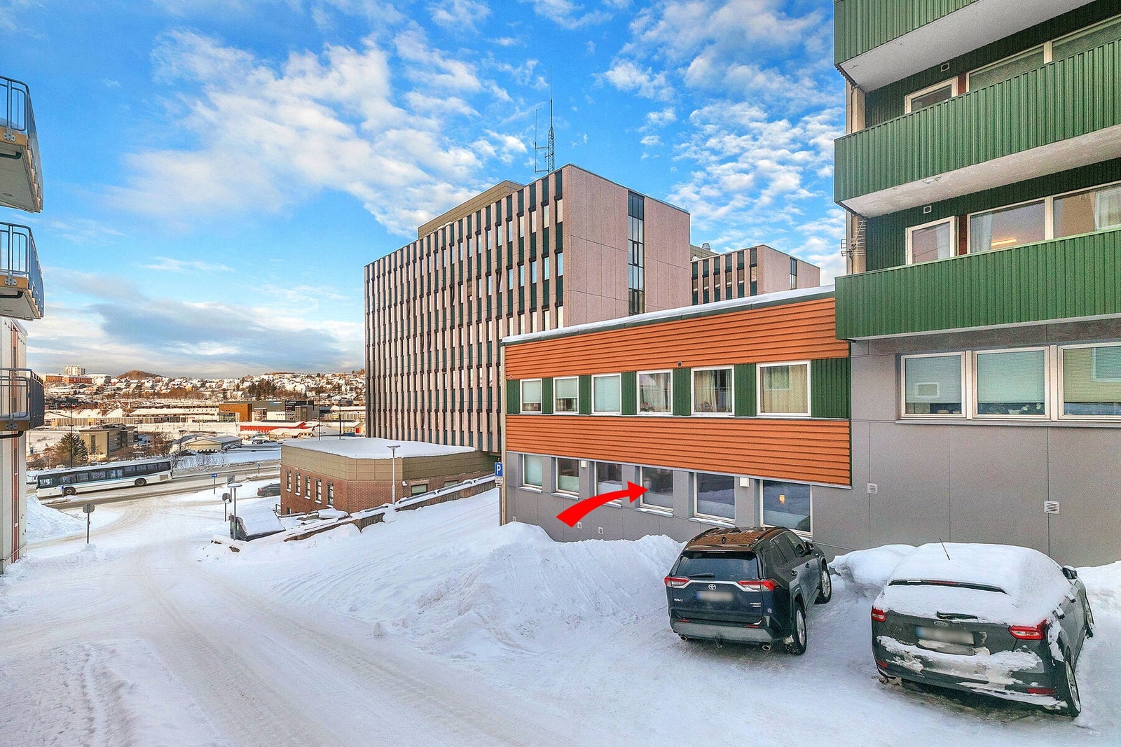 Leiligheten har en rolig og avskjermet beliggenhet med kort vei til alle sentrumsfasiliteter Galleribilde