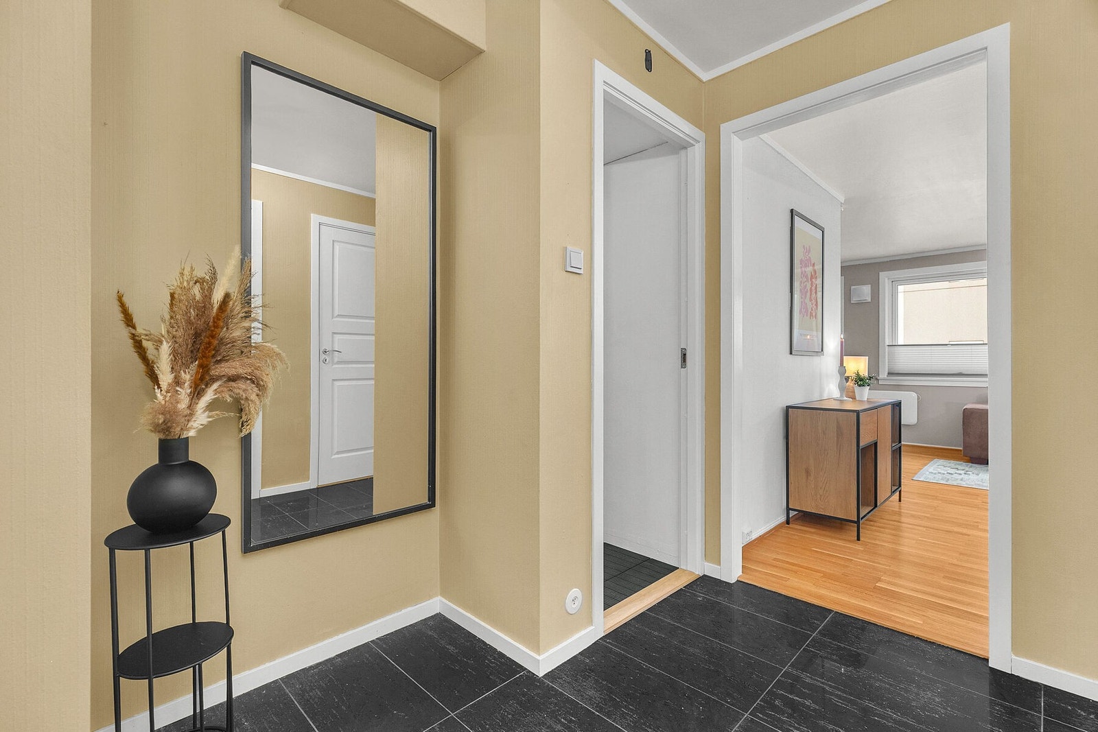 Gang mot stue Galleribilde