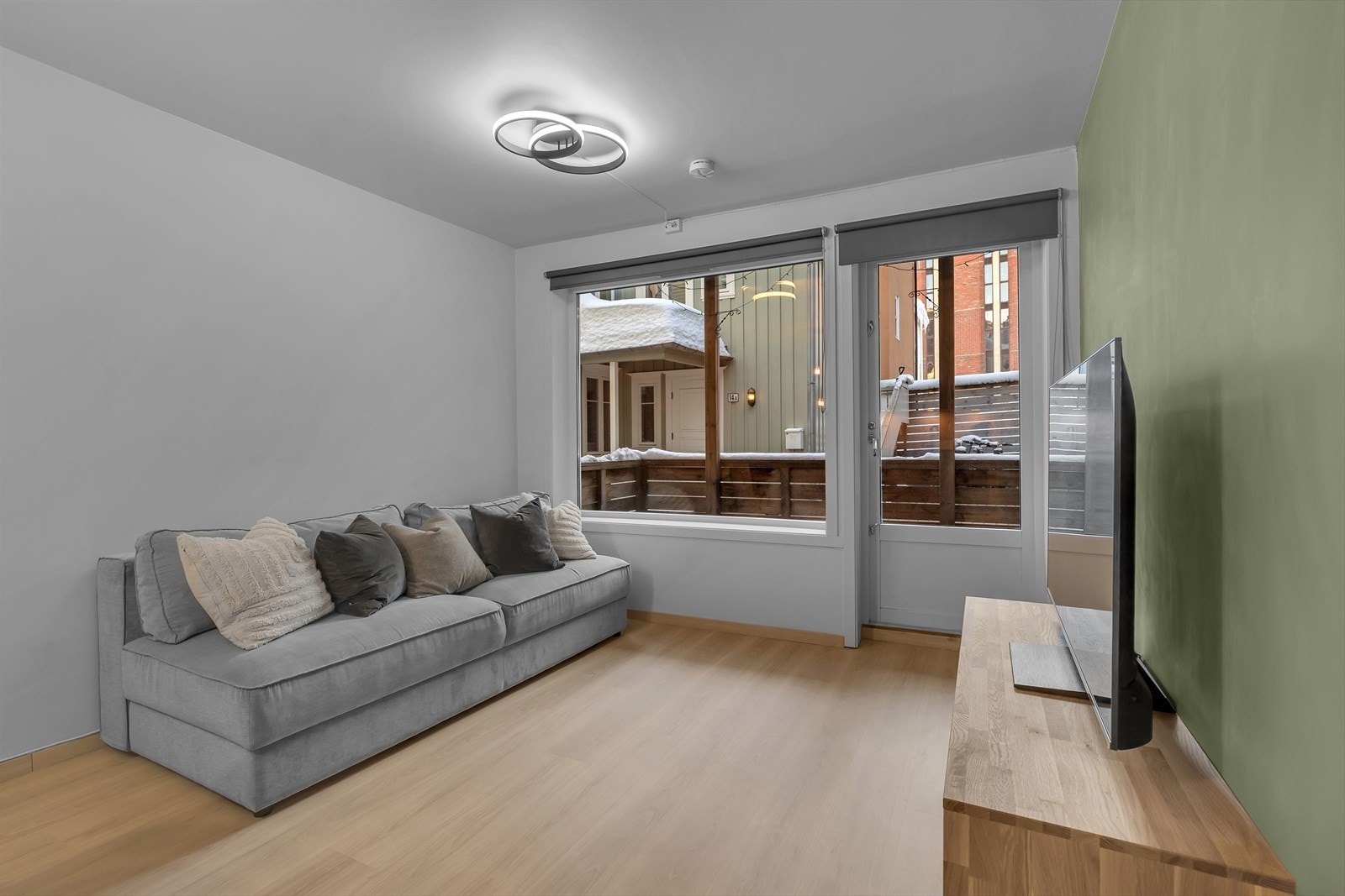 God plass til stor sittegruppe. Perfekt når man vil slappe av på kvelden foran TV-en! Galleribilde