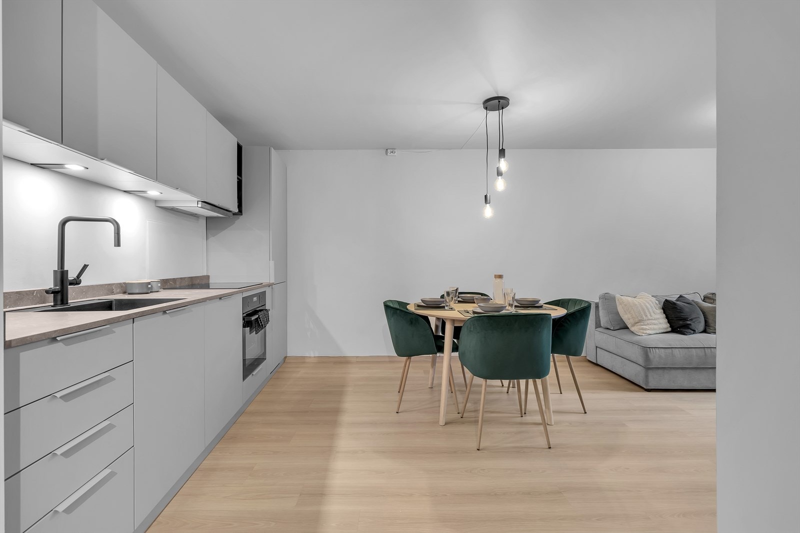 En romslig og flott 2-roms midt i Tromsø Sentrum, med moderne standard, god planløsning og gangavstand til alt! Galleribilde