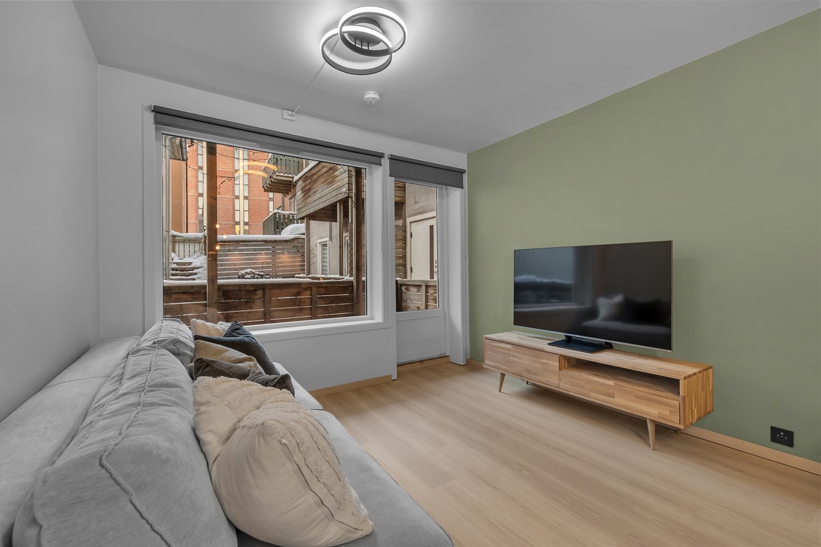 Stuen og soverommet er vendt mot bakgården. Galleribilde