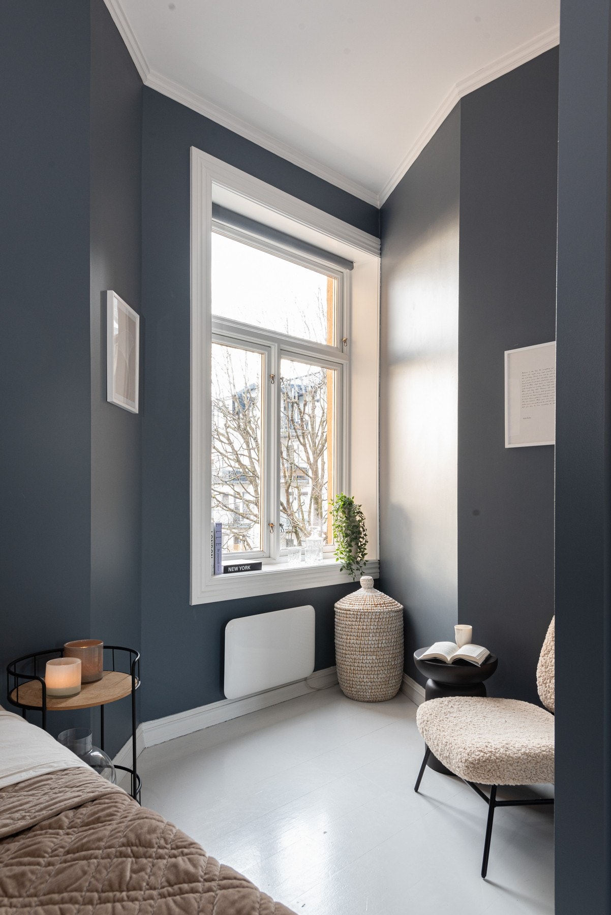 Soverommet vender ut mot sameiets rolige bakgård. Galleribilde