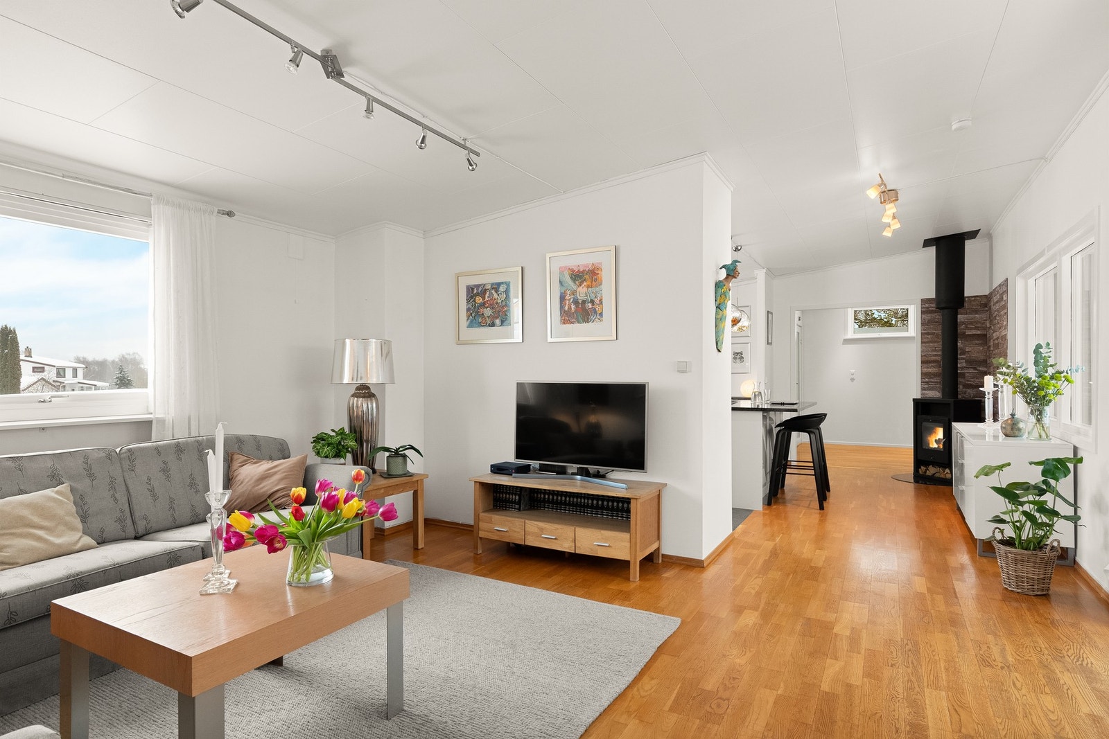 Åpen planløsning som fremstår med gode soner Galleribilde